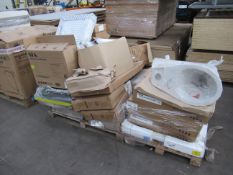 2x pallets and contents