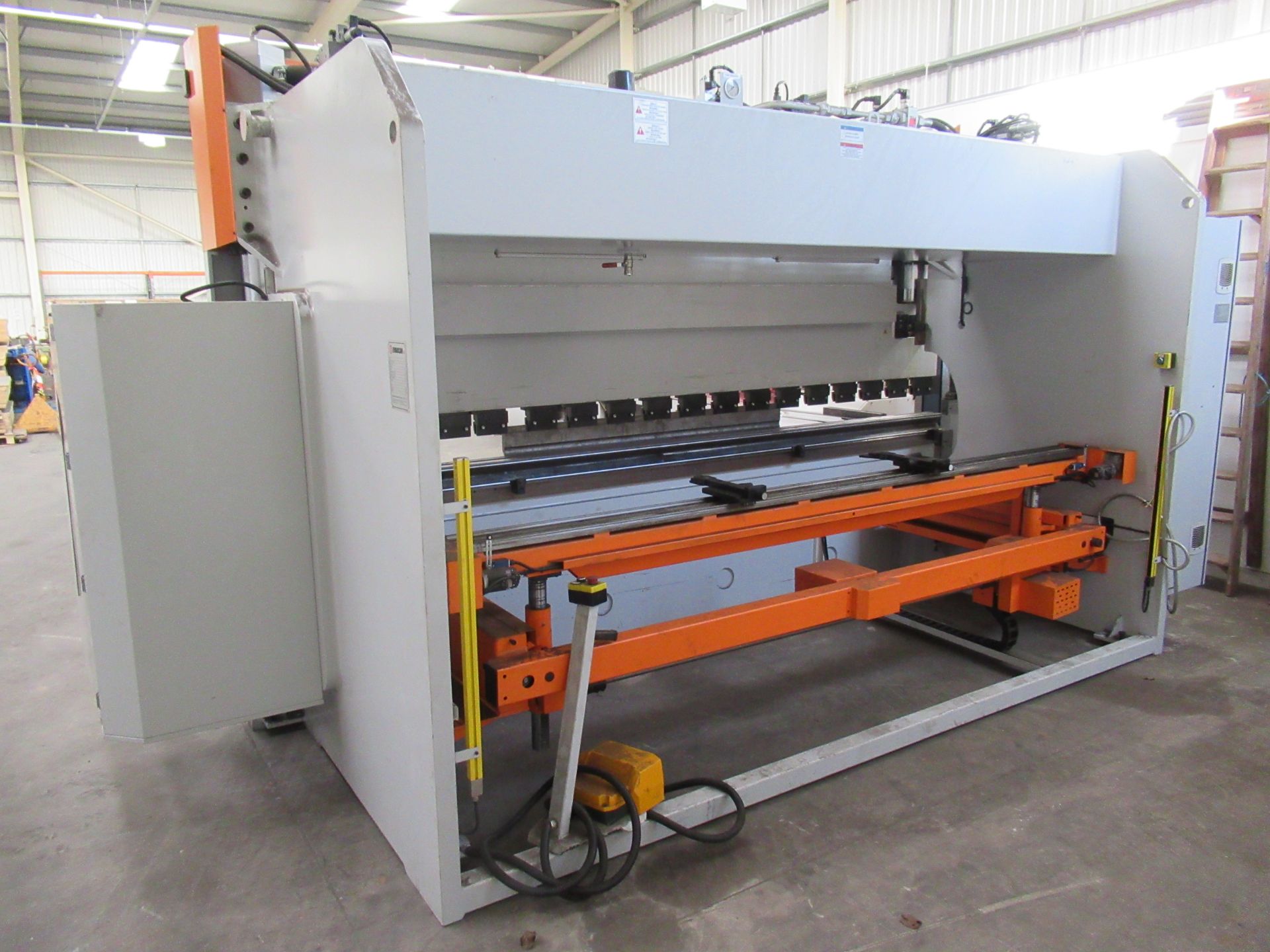Ermaksan Speed-bend Pro 4100 x 220 CNC Hydraulic Press Brake and a selection of tooling for press br - Image 4 of 16