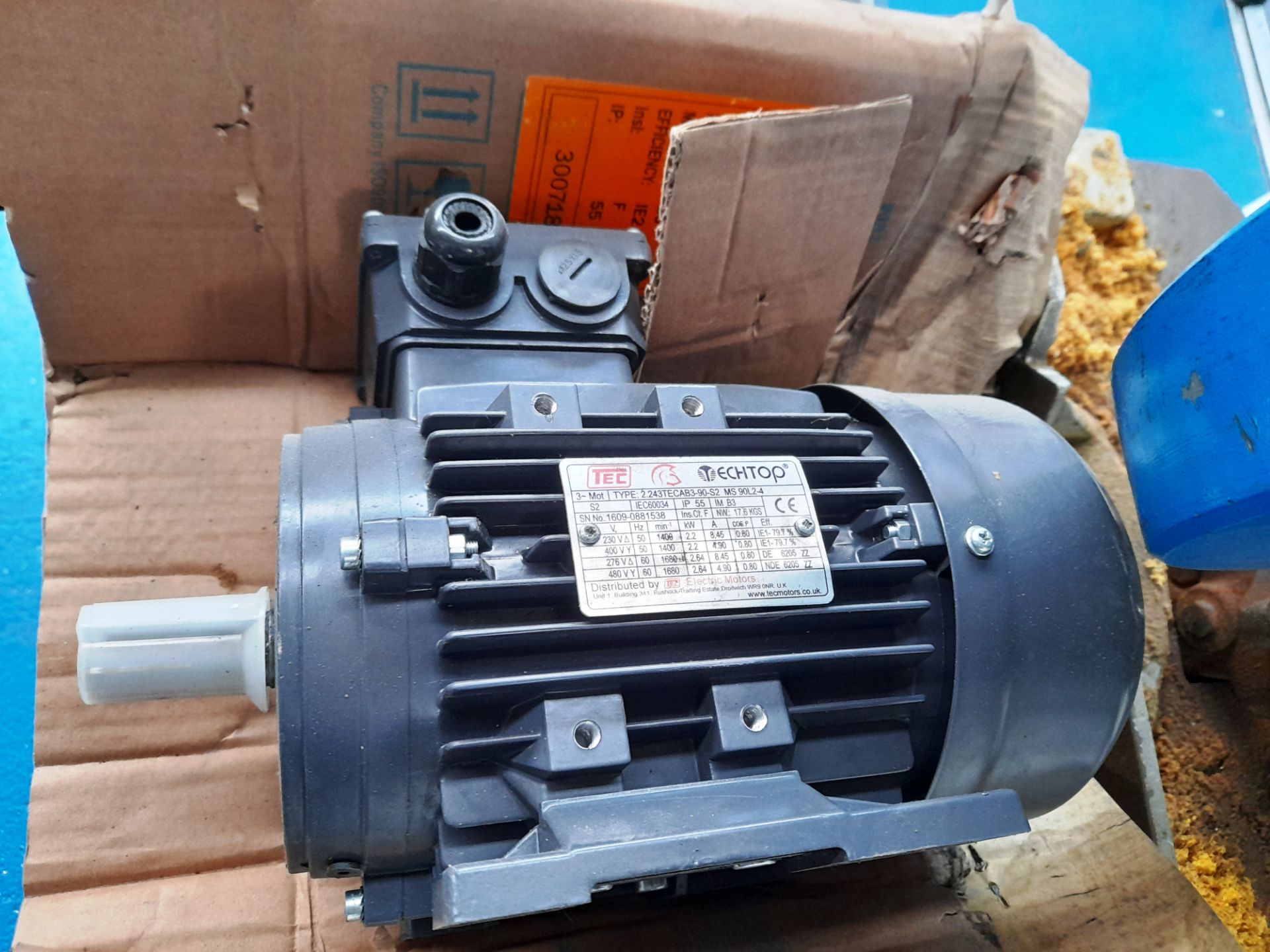 Macc TA400 pull down saw (Year 2012, Serial Number 96435), with Tec spare motor - Image 5 of 6