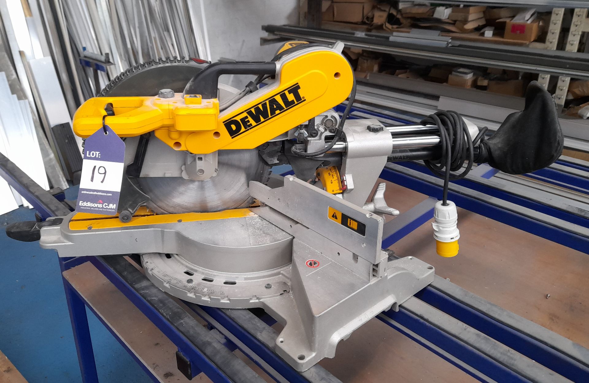 Dewalt DWS780-LX compound slide mitre saw