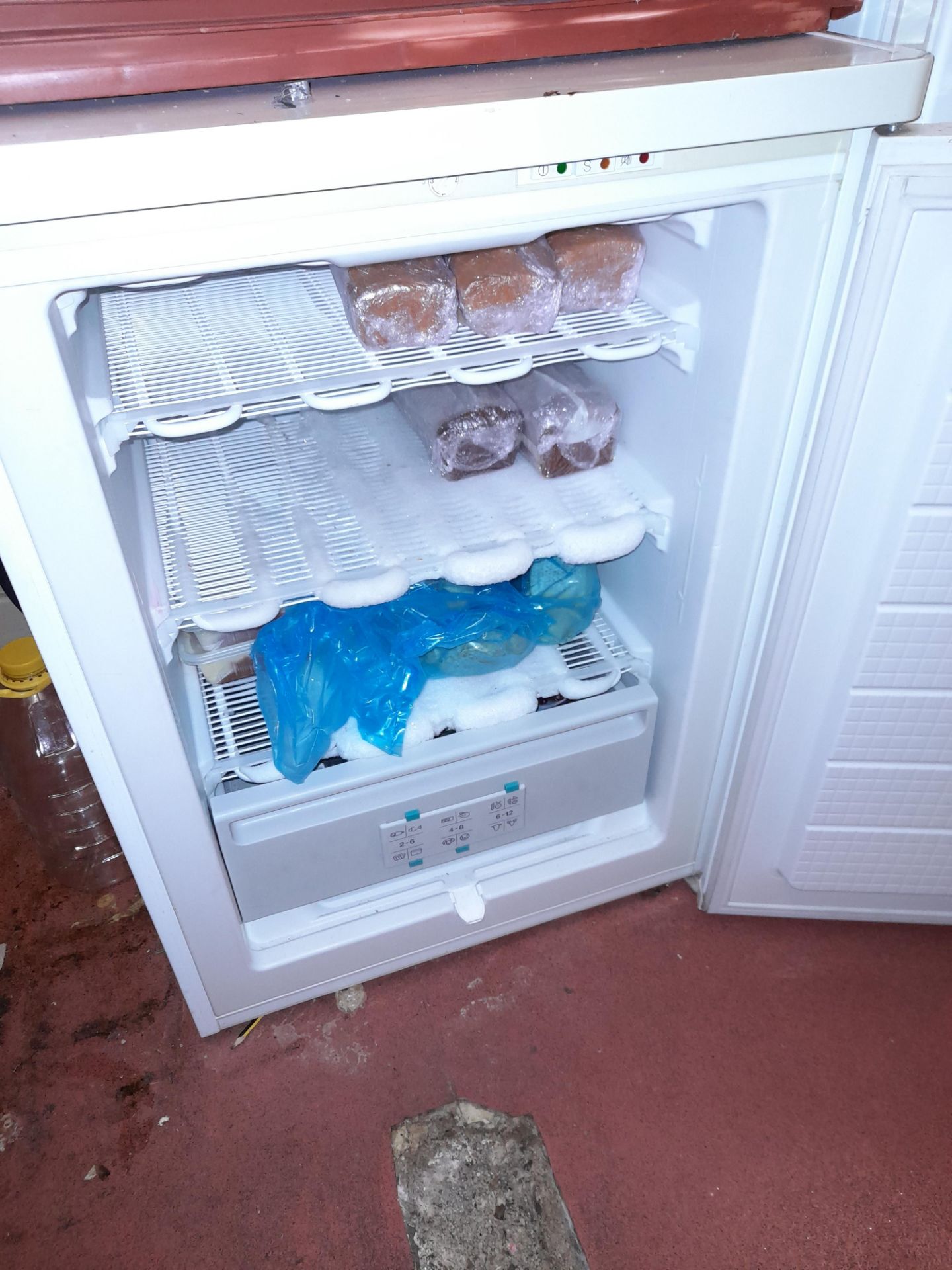 Arctica HEA704 upright refrigerator, and Bosch Economic low level freezer, to lower ground floor - Image 4 of 4