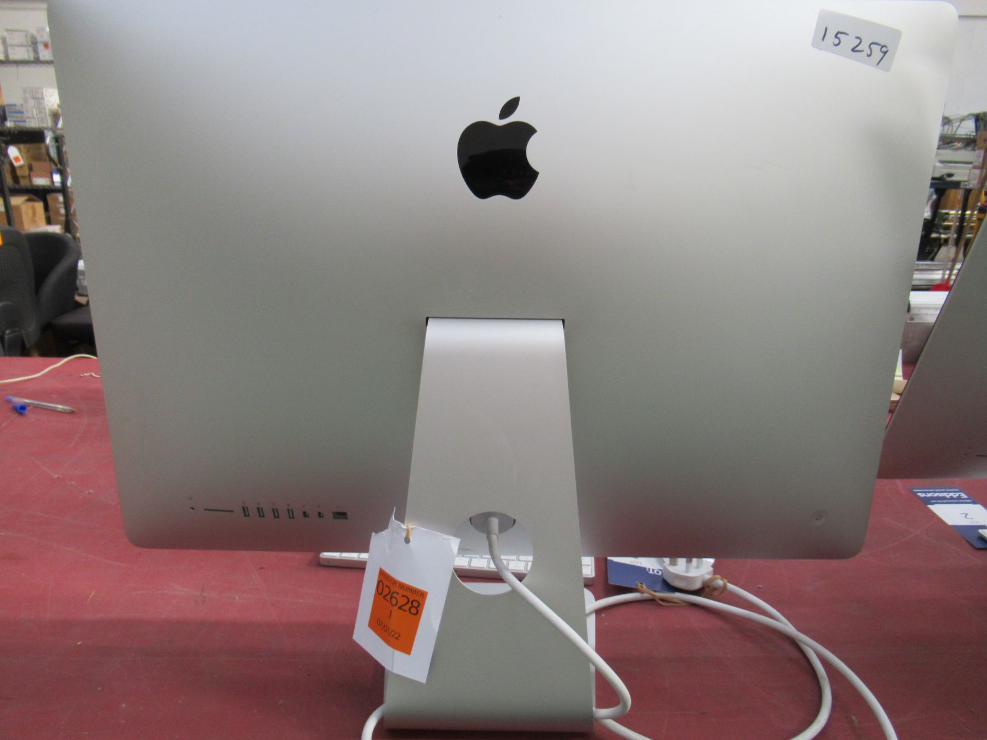 Apple iMac with i5 processor and 32GB RAM. - Image 9 of 9