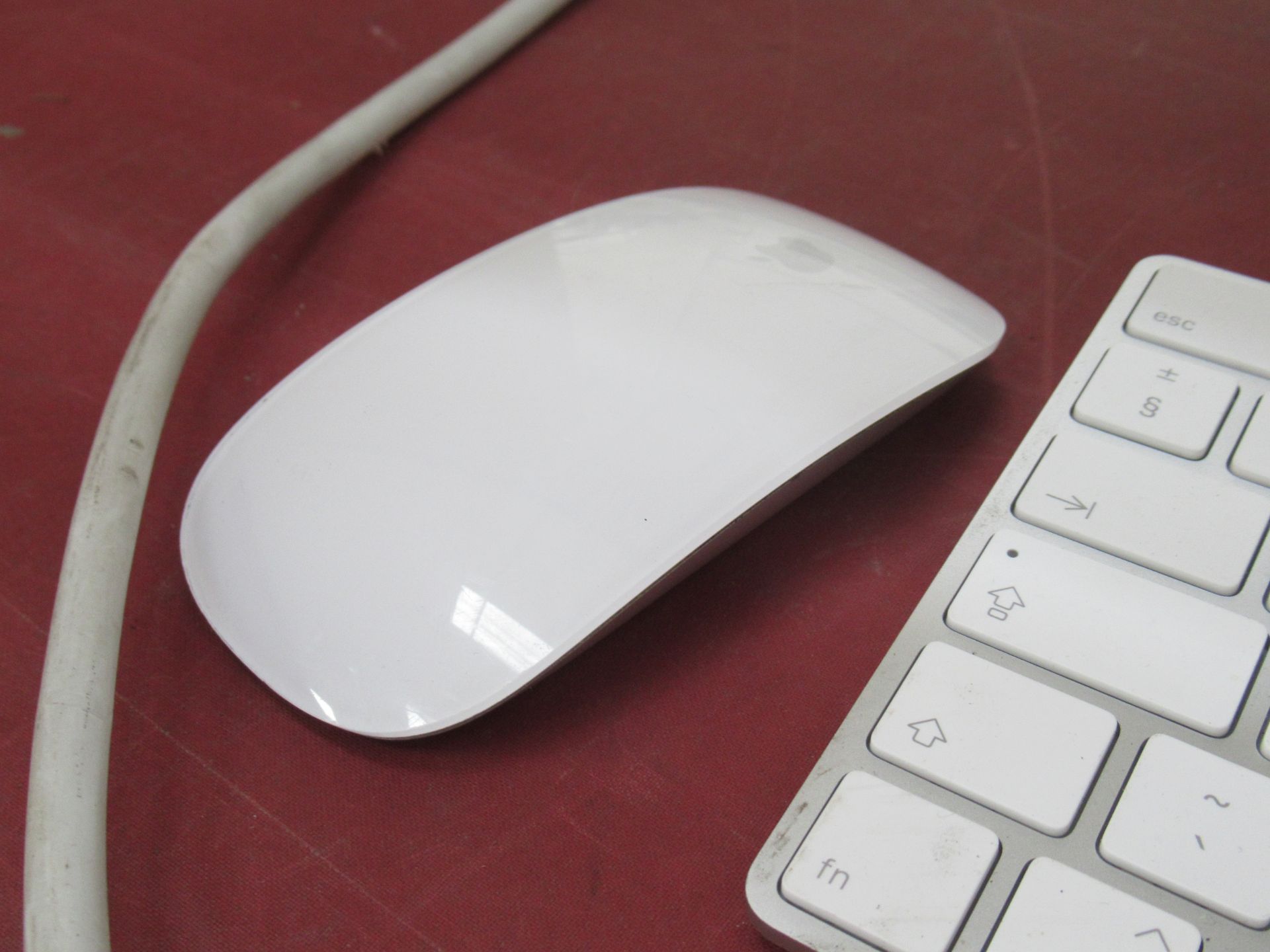 Apple iMac with i5 processor and 24GB RAM. - Image 7 of 9