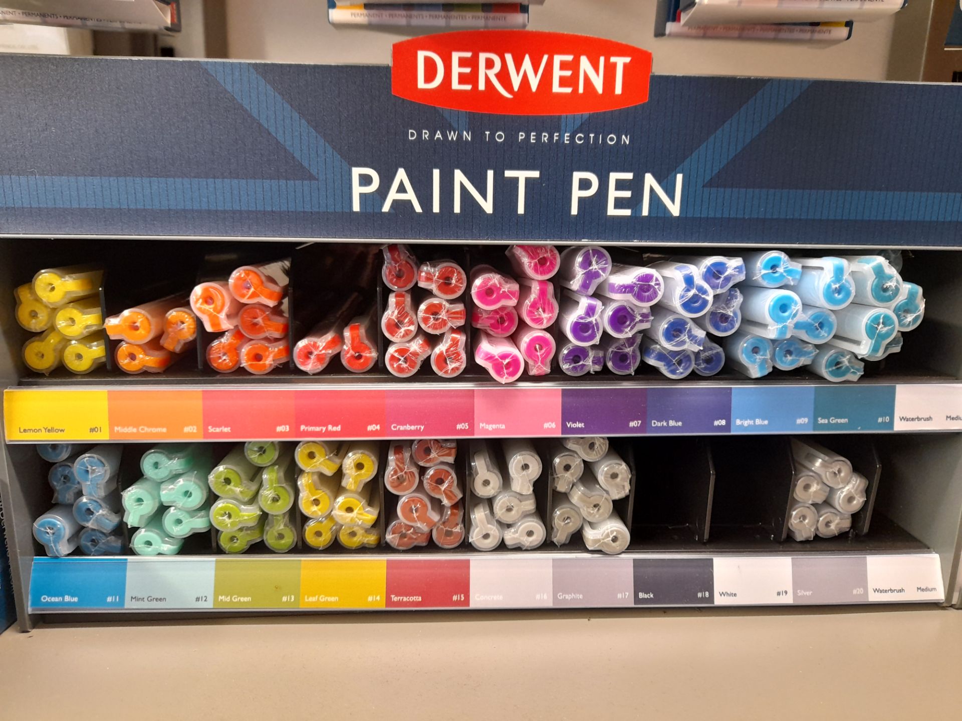 Assortment of Derwent paint pens, including single pens, packs of 5, various colours, RRP - Image 3 of 3