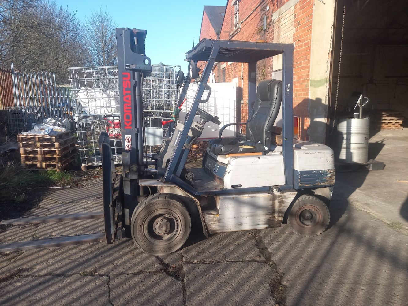 Short Notice Sale - Komatsu Forklift and Warehouse Racking (Pending Relocation)