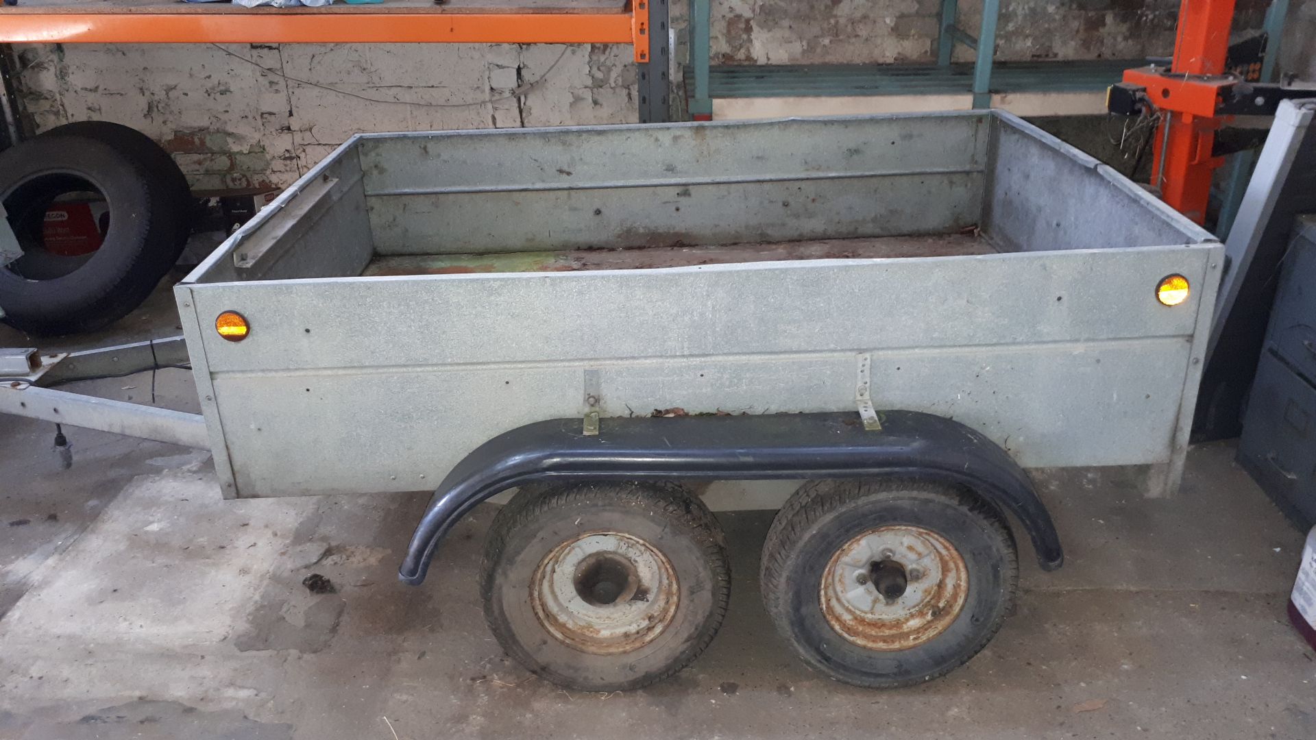 Twin axle trailer