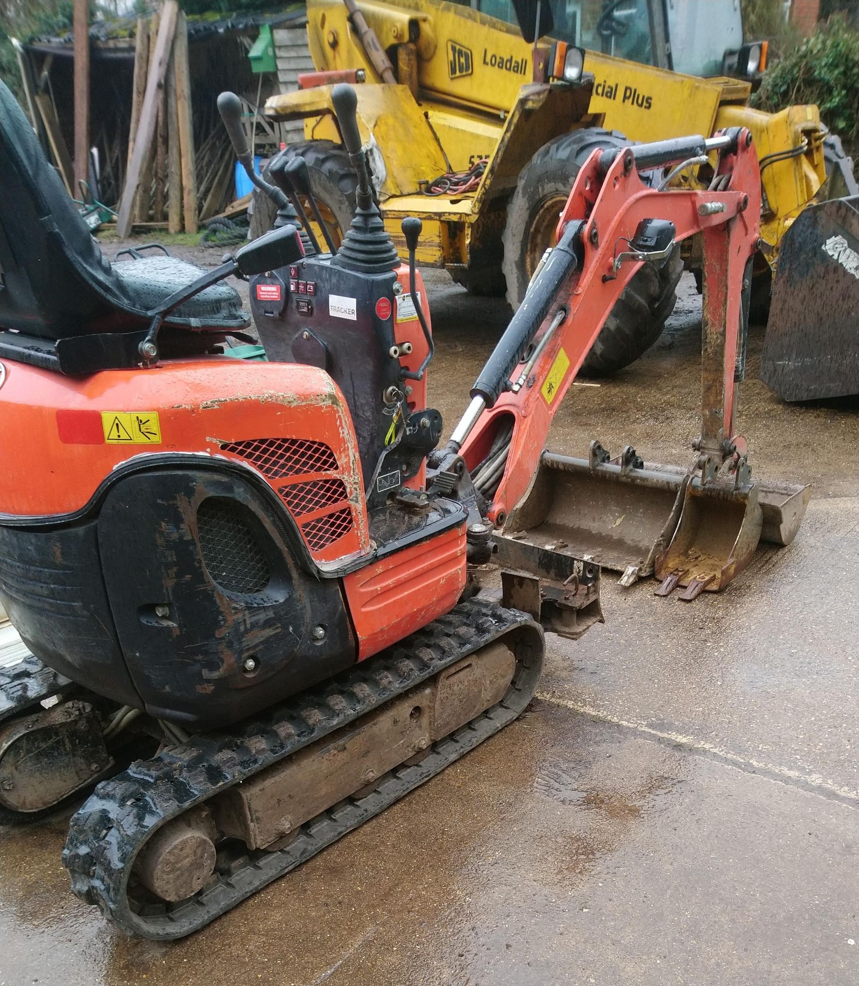 2013 Kubota U10 Mini Excavator, Expandable Tracks, 1351 Hours with 3 Excavator Buckets. - Image 2 of 4