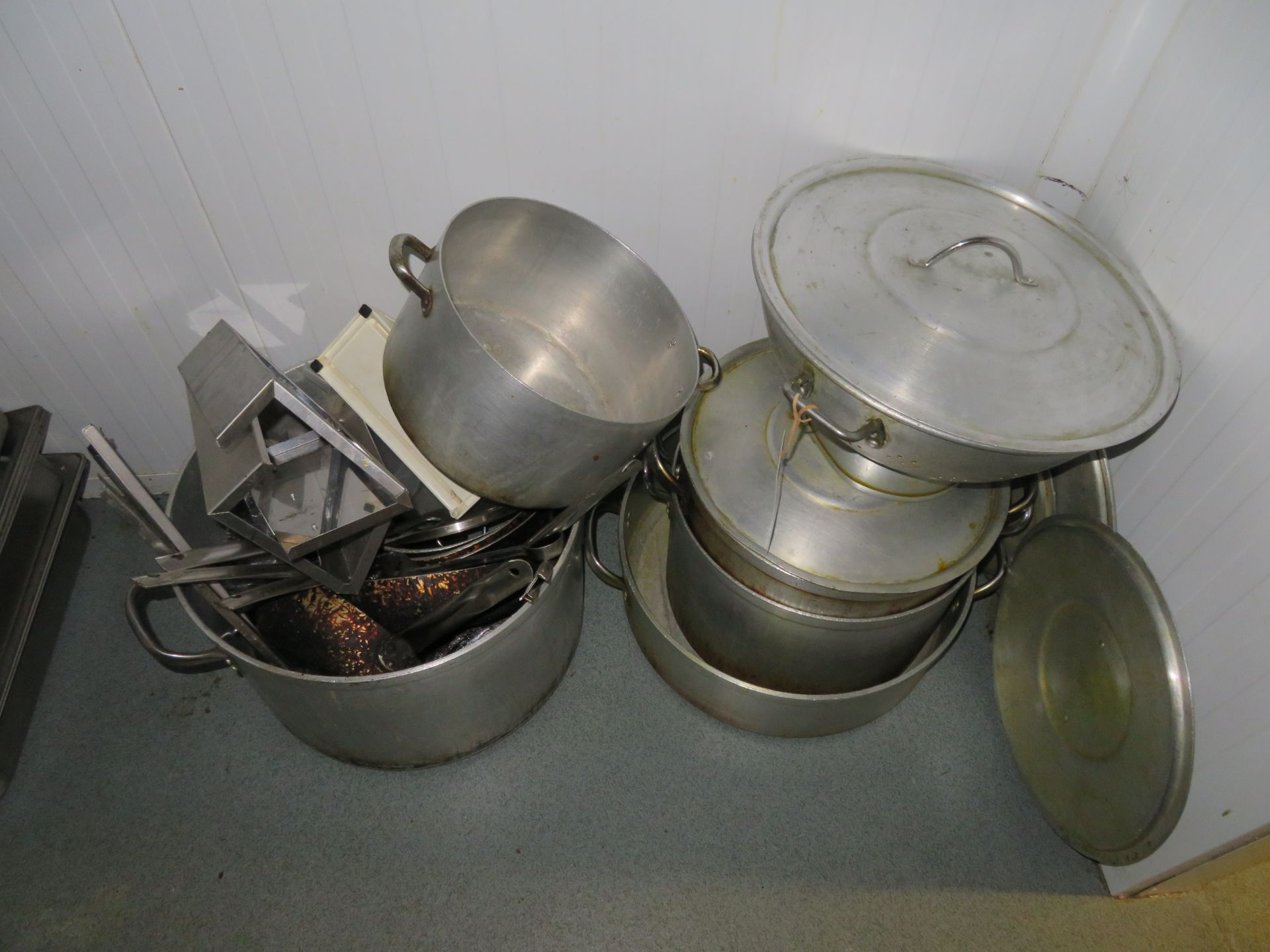 Qty of Large Stock Pots, Frying Pans and Stainless Steel Trays - Image 3 of 3