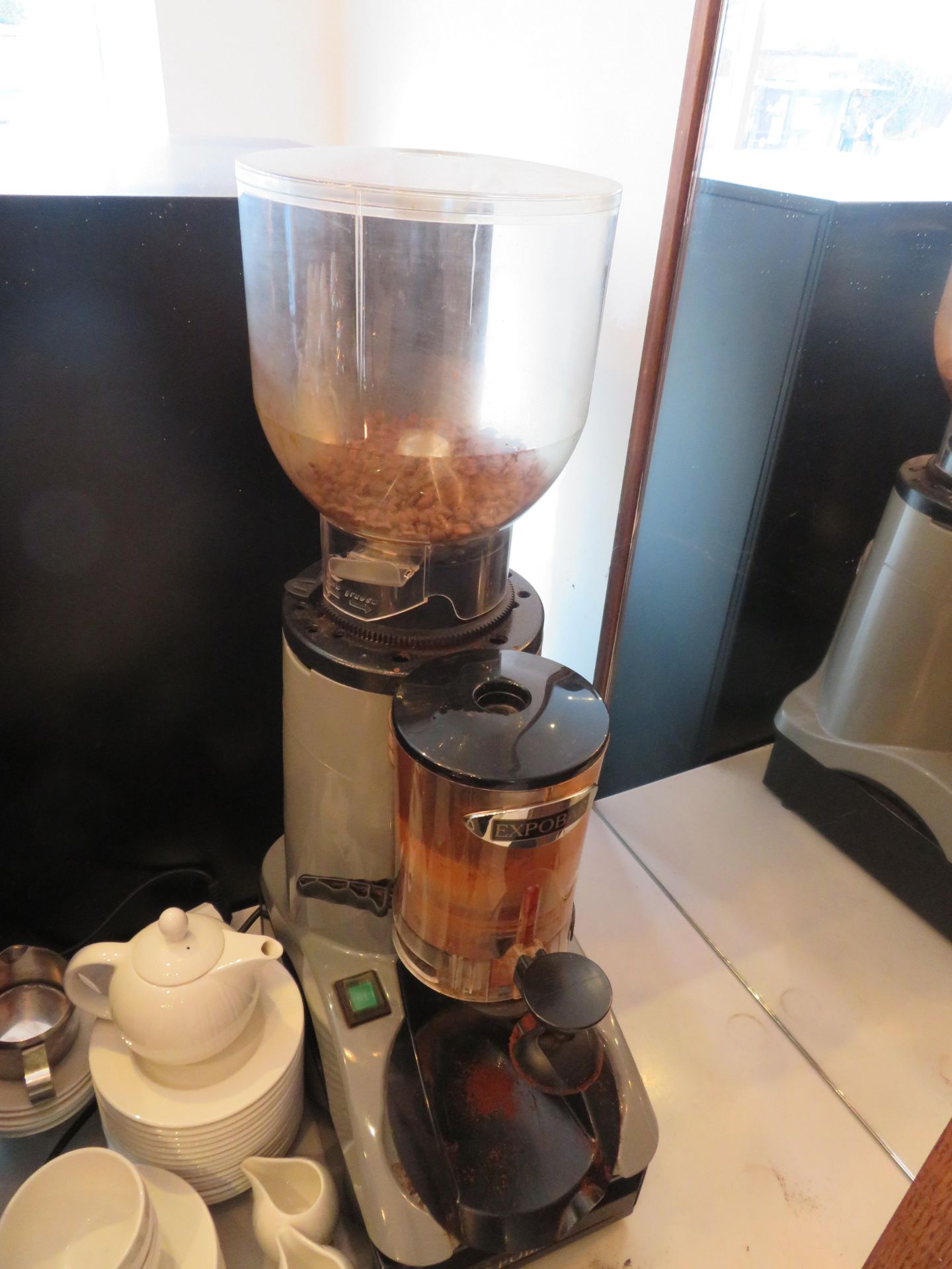 Monroc Italian Style Coffee Machine Expobar Grinder and a Qty of Crockery - Image 5 of 5