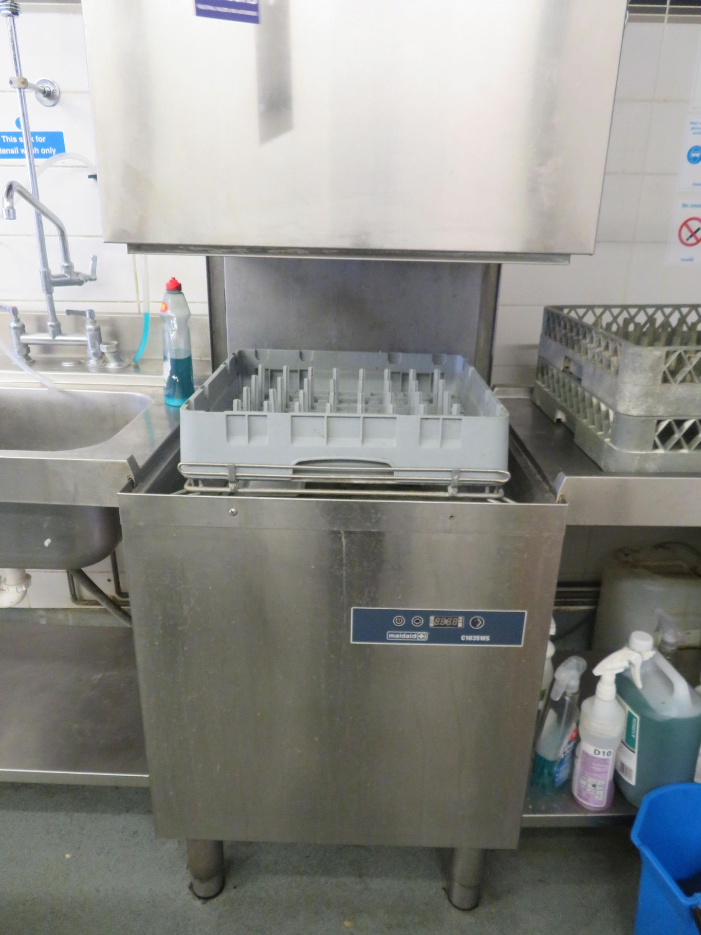 Maidaid C1035WS Dishwasher with Washdown Sink and Takeaway Table - Image 3 of 8