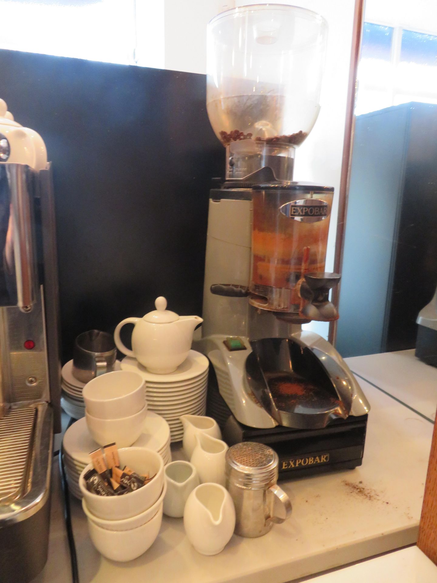 Monroc Italian Style Coffee Machine Expobar Grinder and a Qty of Crockery - Image 4 of 5