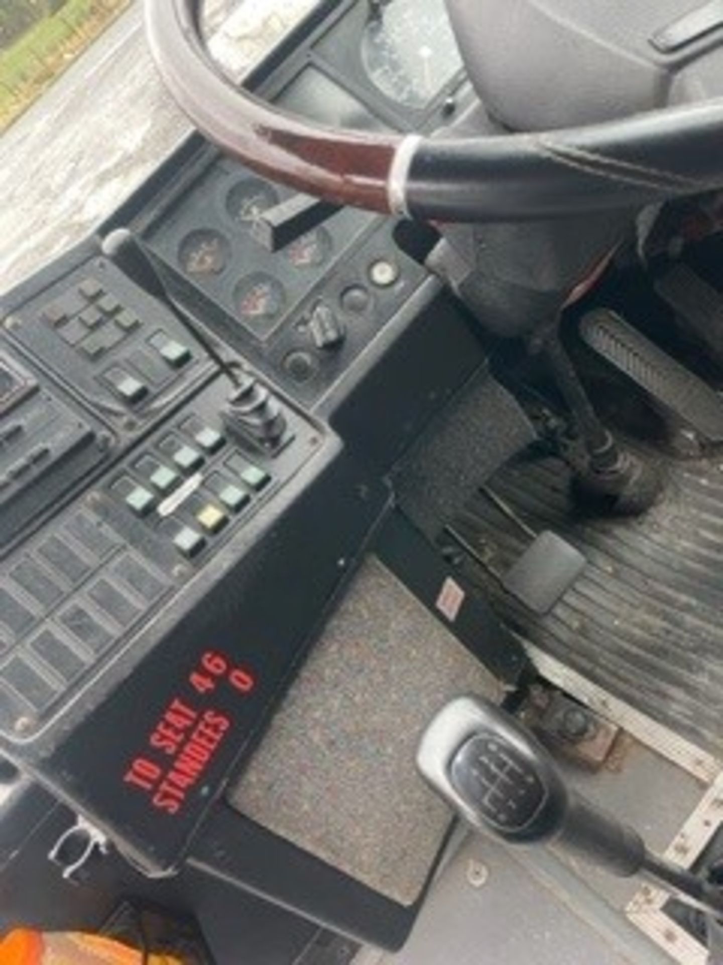 Volvo Vanhool B SERIES, Seat belts, 46 seats Registration YSU921 Year1996 Odometer unknown, V5 - Image 6 of 6