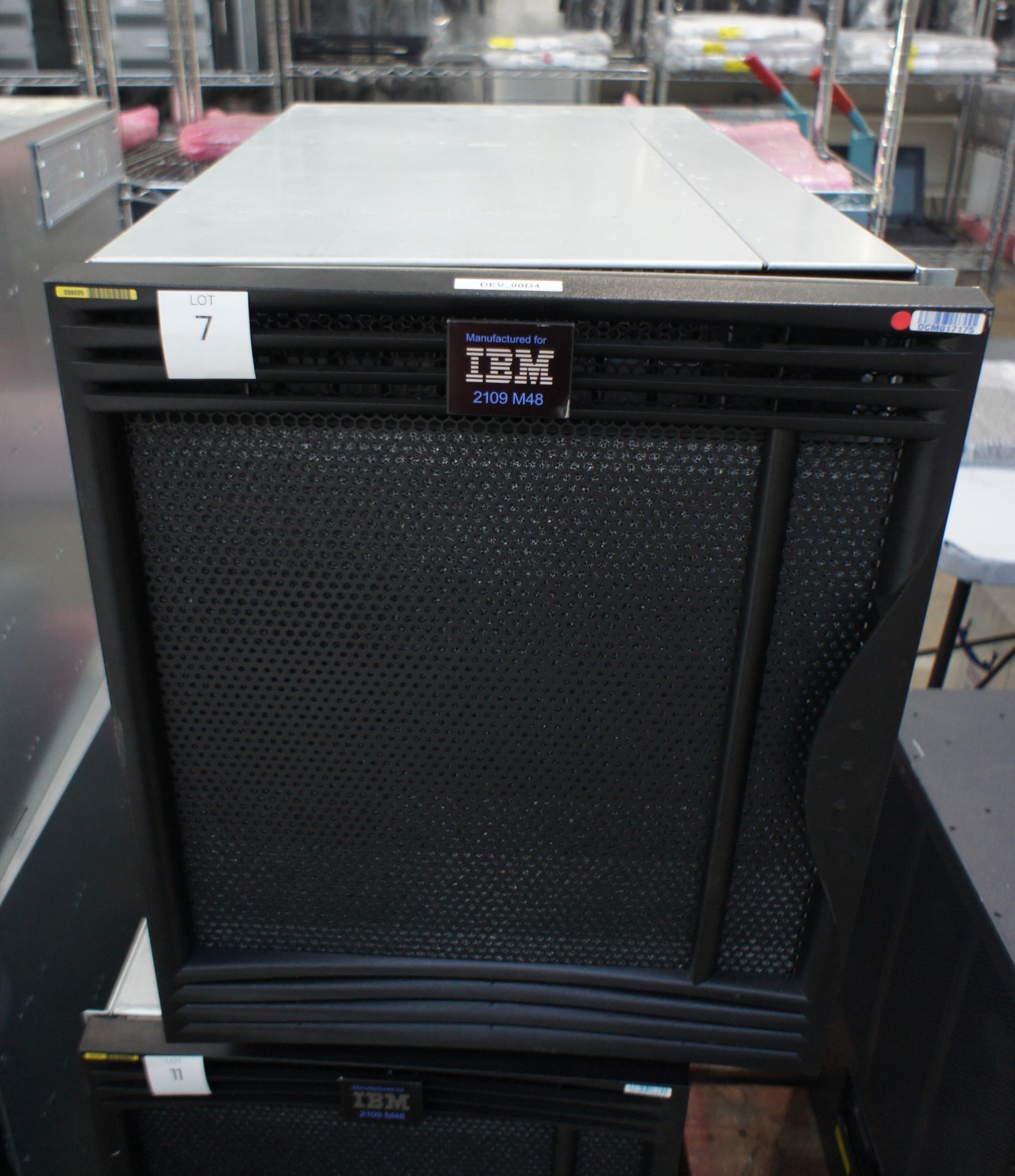 IBM2109-M48 SAN256 director cabinet with 8x FC4/32 cards and 1x CP4 cards - Image 4 of 4