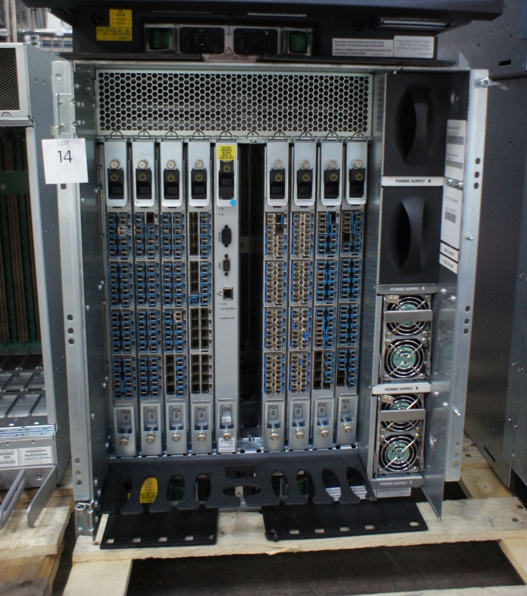 IBM2109-M48 SAN256 director cabinet with 8x FC4/32 cards and 1x CP4 cards