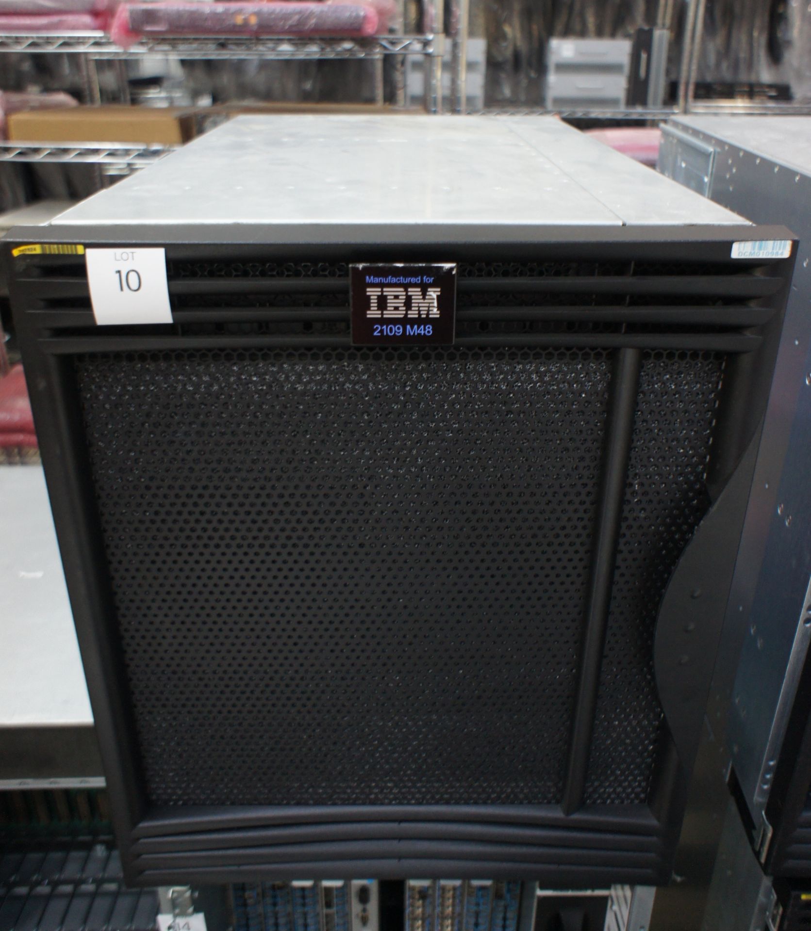 IBM2109-M48 SAN256 director cabinet with 8x FC4/32 cards and 1x CP4 cards - Image 4 of 4