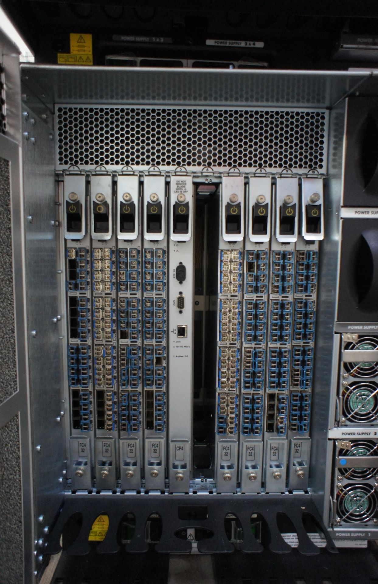 IBM2109-M48 SAN256 director cabinet with 8x FC4/32 cards and 1x CP4 cards - Image 2 of 4