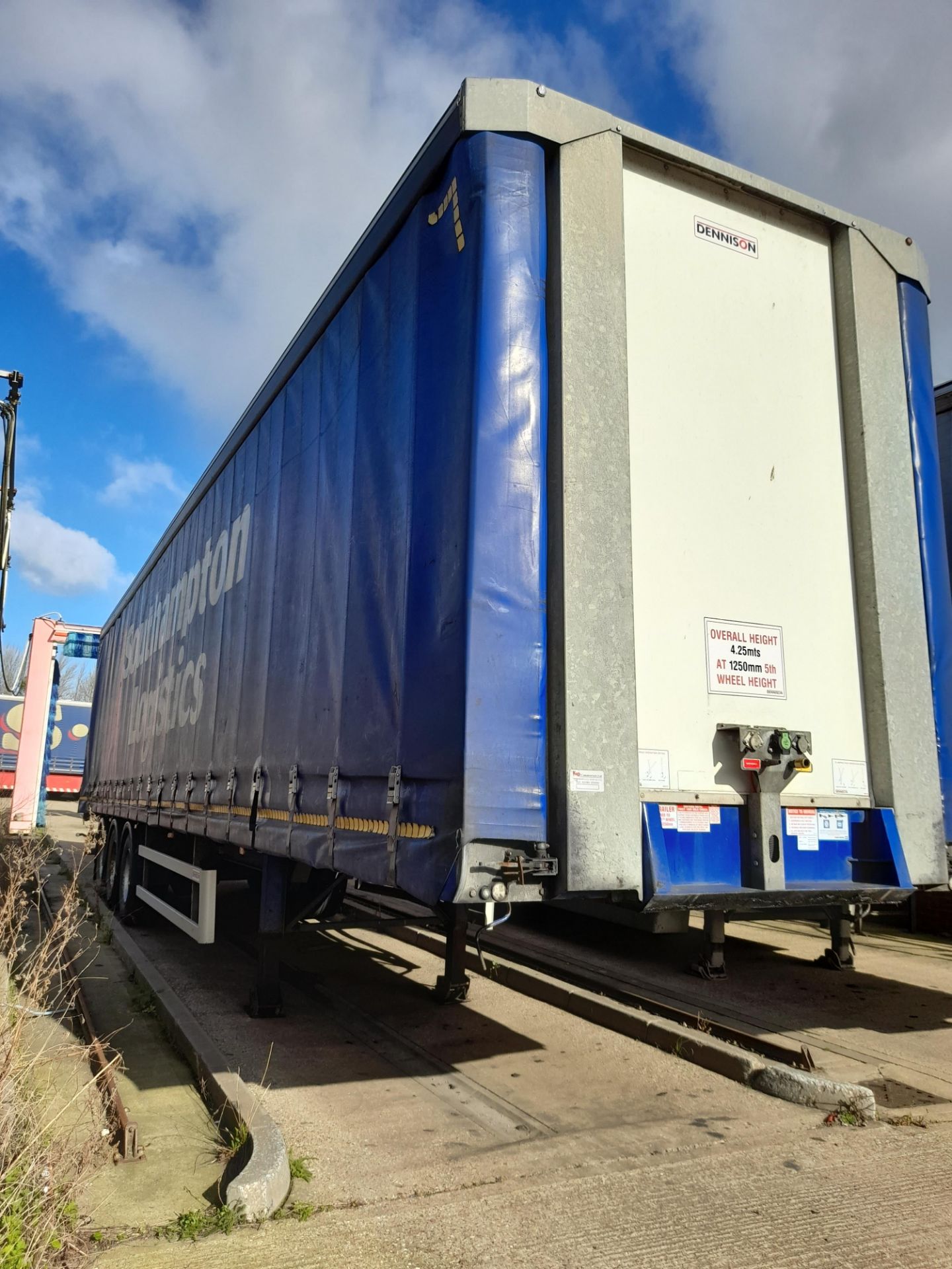 Dennison 13.7m curtain sided tri axle trailer, with barn doors, 39000KG Gross Weight, VIN - - Image 3 of 27