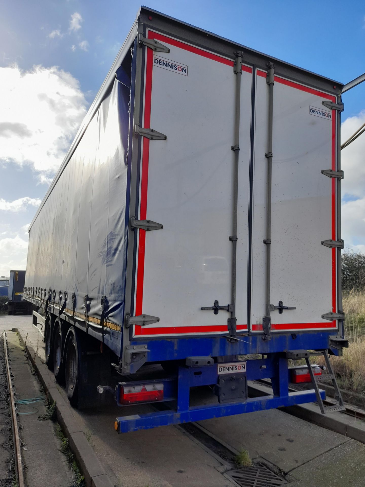 Dennison 13.7m curtain sided tri axle trailer, with barn doors, 39000KG Gross Weight, VIN - - Image 6 of 27