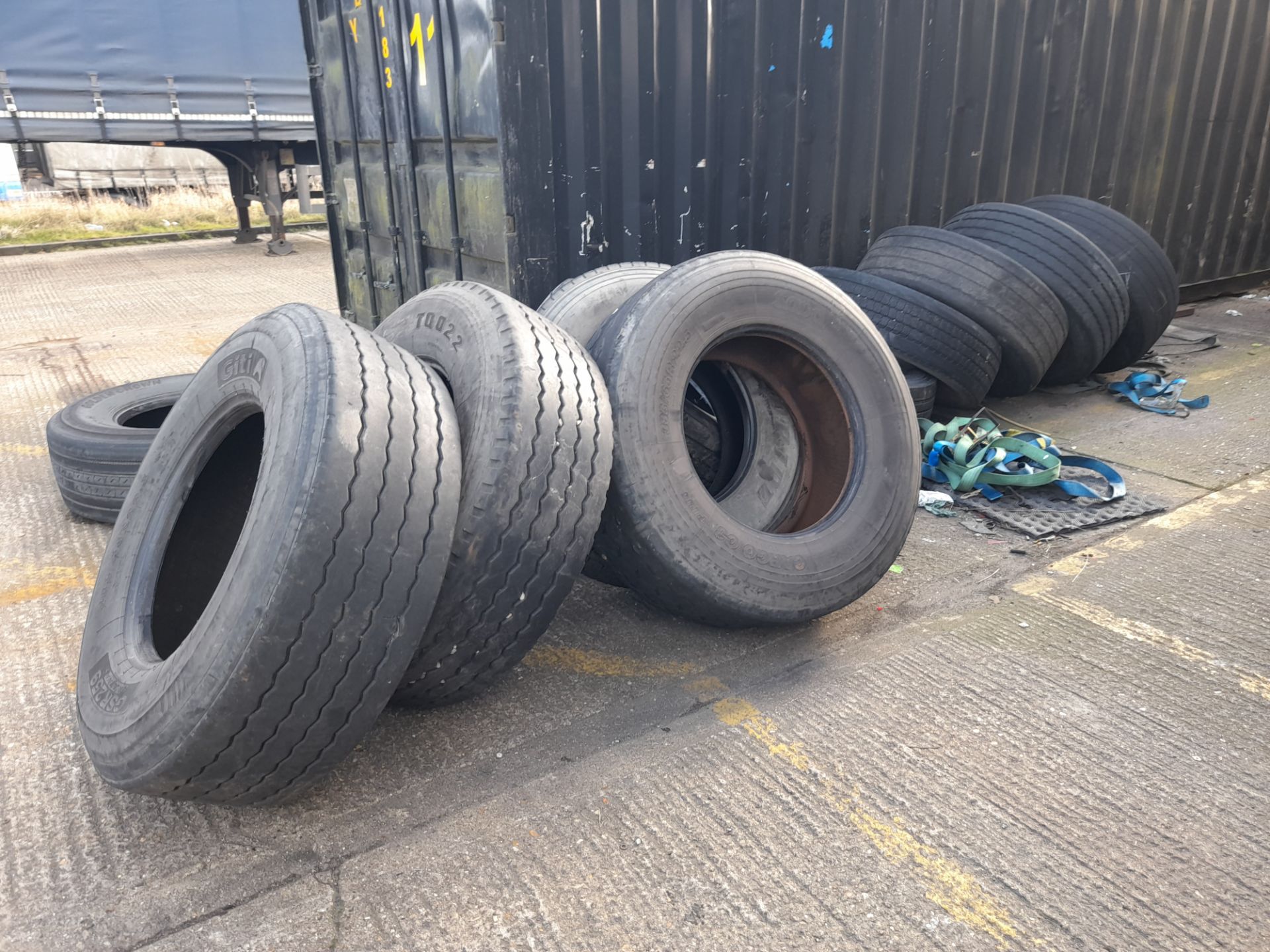 Quantity of various tyres, as photographed (Circa. 15) - Image 3 of 3