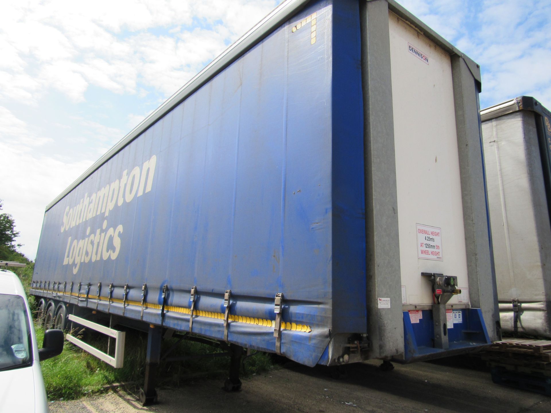 Dennison 13.7m curtain sided tri axle trailer, with barn doors, 39000KG Gross Weight, VIN - - Image 26 of 27