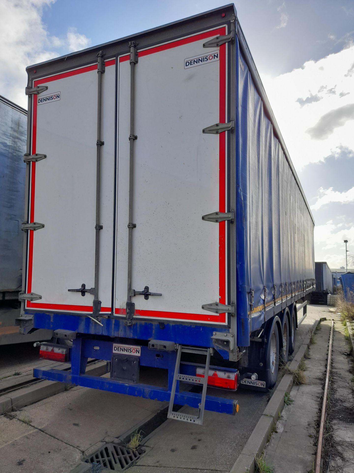 Dennison 13.7m curtain sided tri axle trailer, with barn doors, 39000KG Gross Weight, VIN - - Image 5 of 27