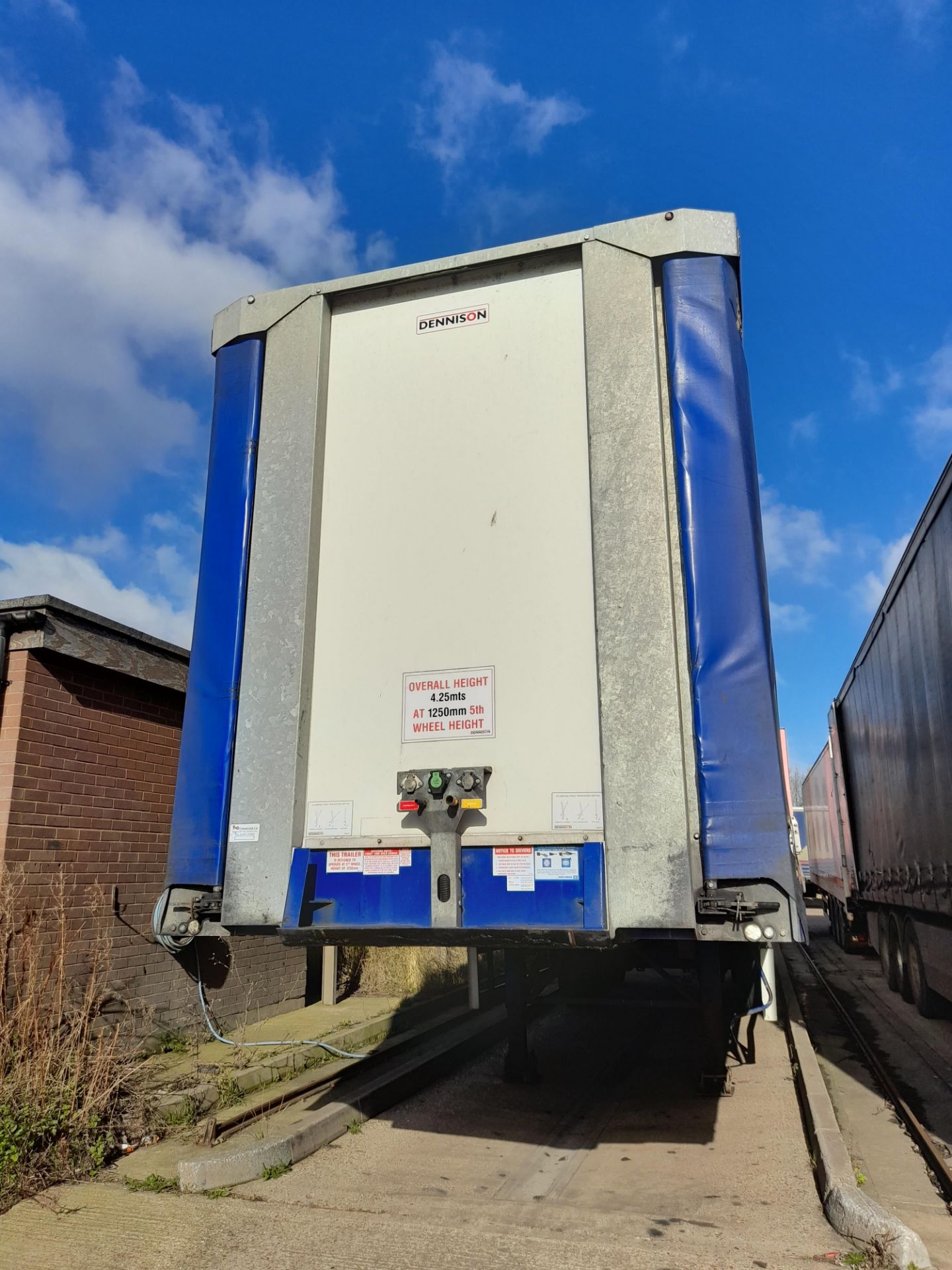 Dennison 13.7m curtain sided tri axle trailer, with barn doors, 39000KG Gross Weight, VIN - - Image 10 of 27