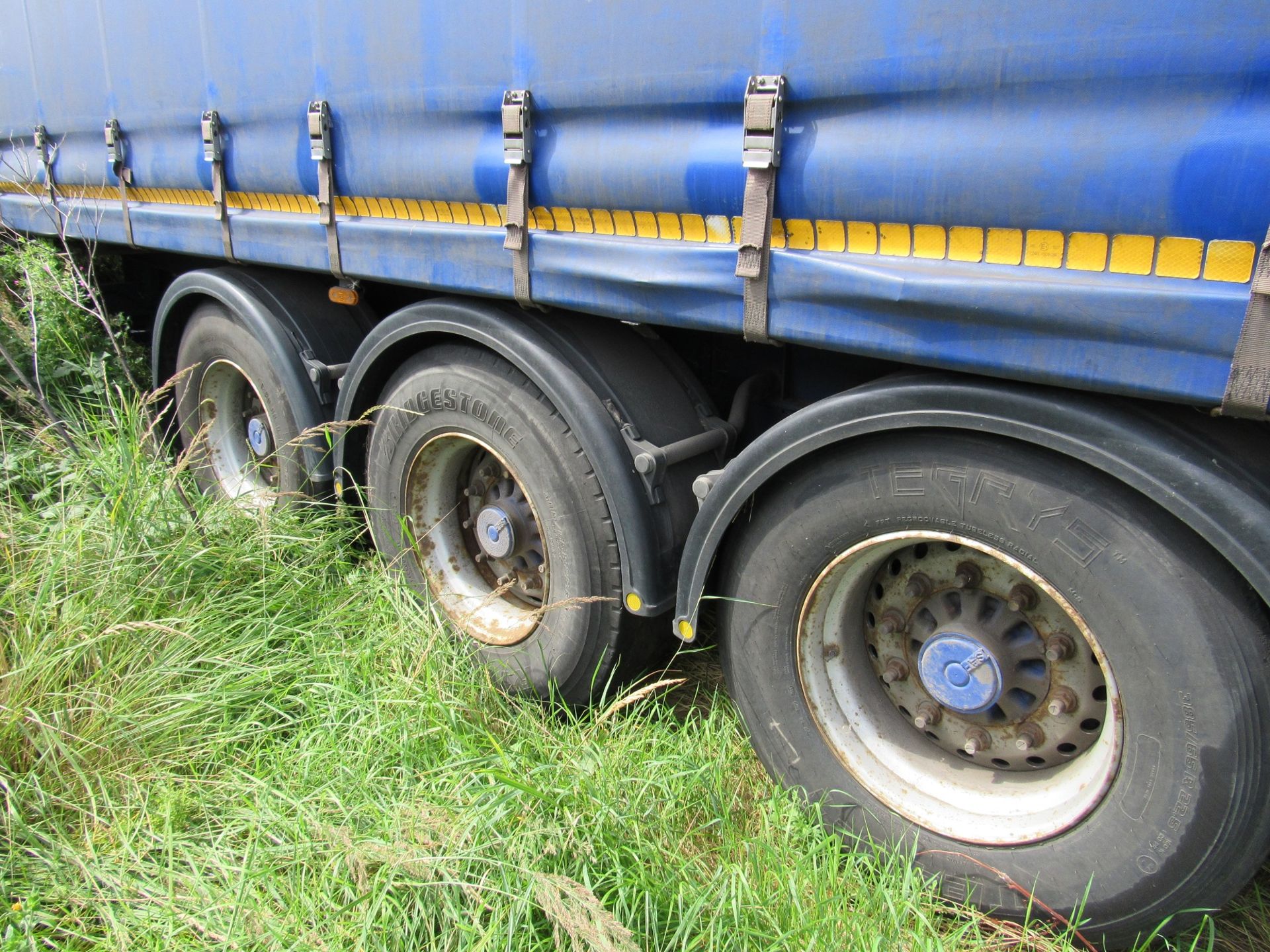 Dennison 13.7m curtain sided tri axle trailer, with barn doors, 39000KG Gross Weight, VIN - - Image 25 of 27