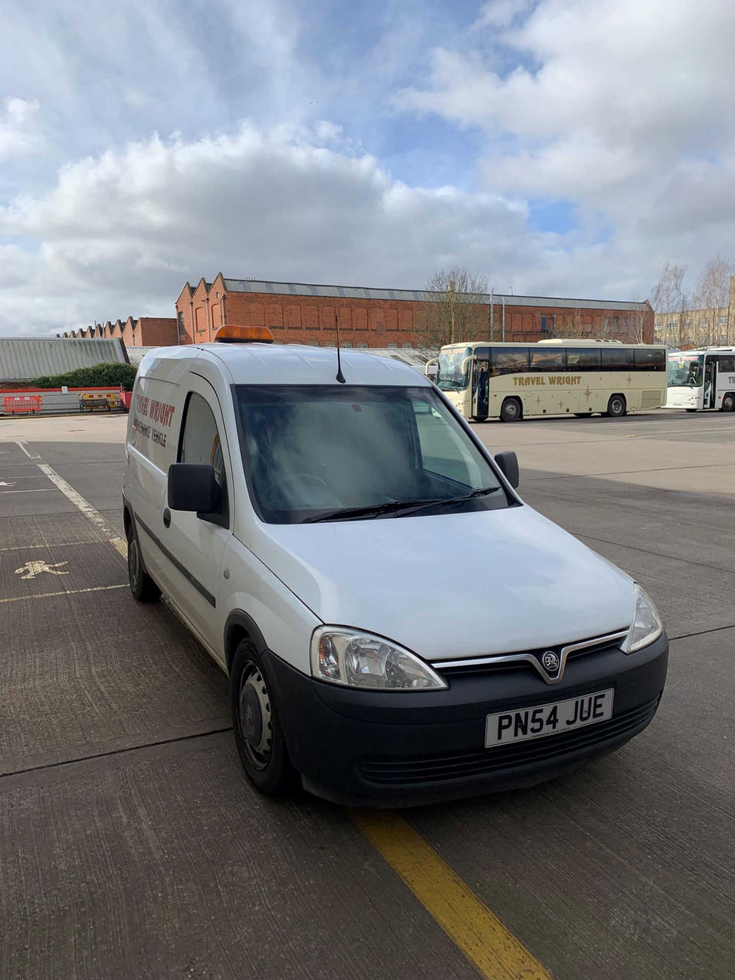 Vauxhall COMBO 1700 DI Van, First Registered 01/09/2004, 170,000 Registration PN54 JUE MOT until - Image 2 of 4