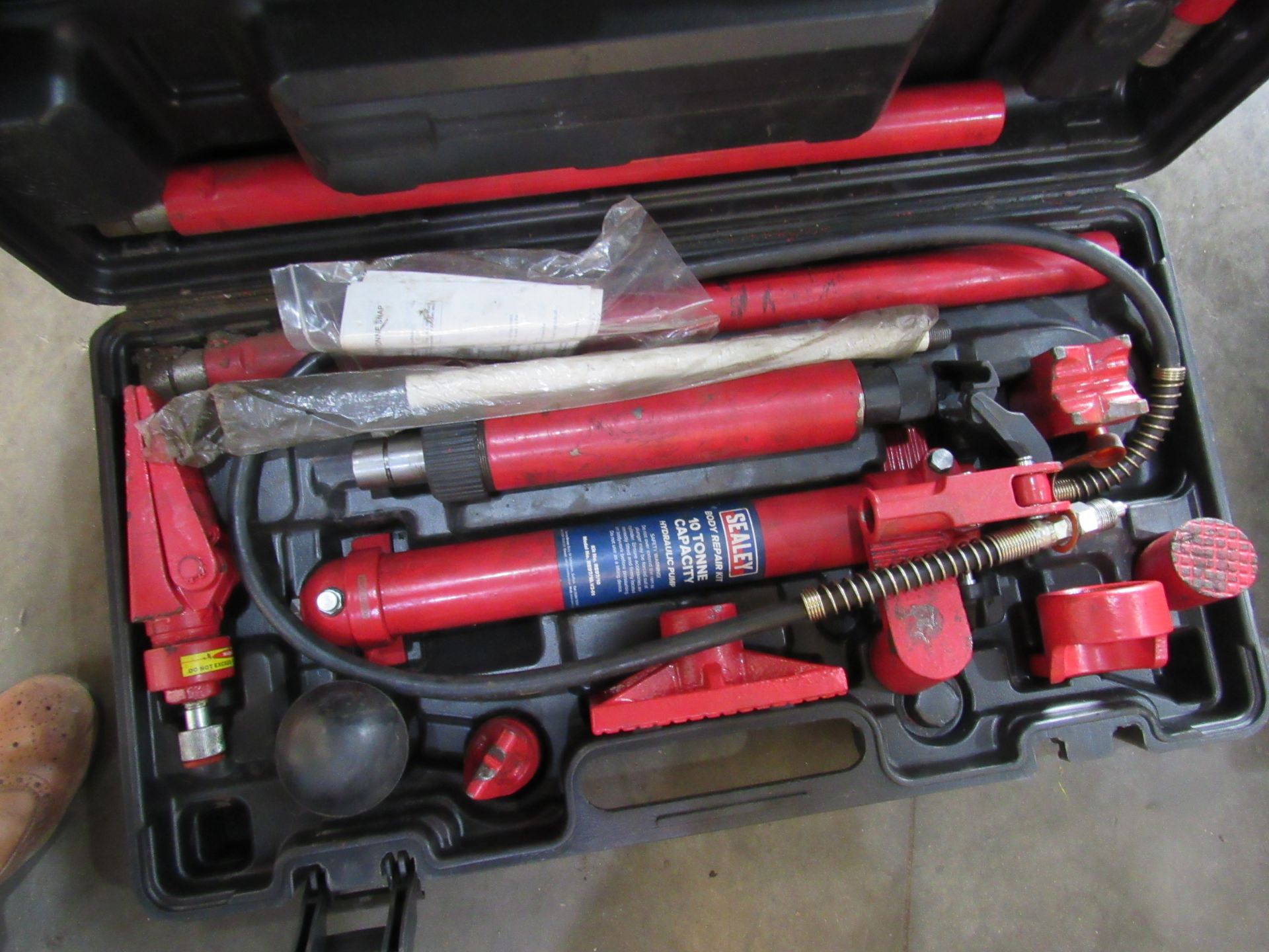 Sealey Body Repair Kit, with 10 Tonne Capacity Hydraulic Pump