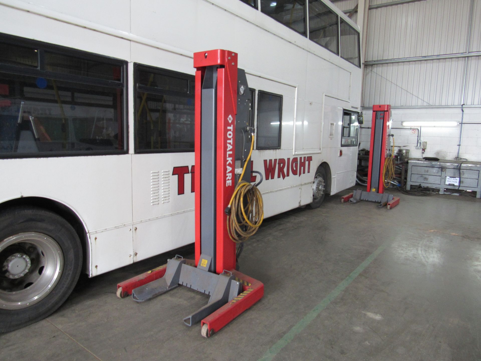 4 Totalkare T8AC 7500Kg Mobile Column Vehicle Lift, Year 2017, Serial Numbers 101757/4, 101757/1, - Image 2 of 11