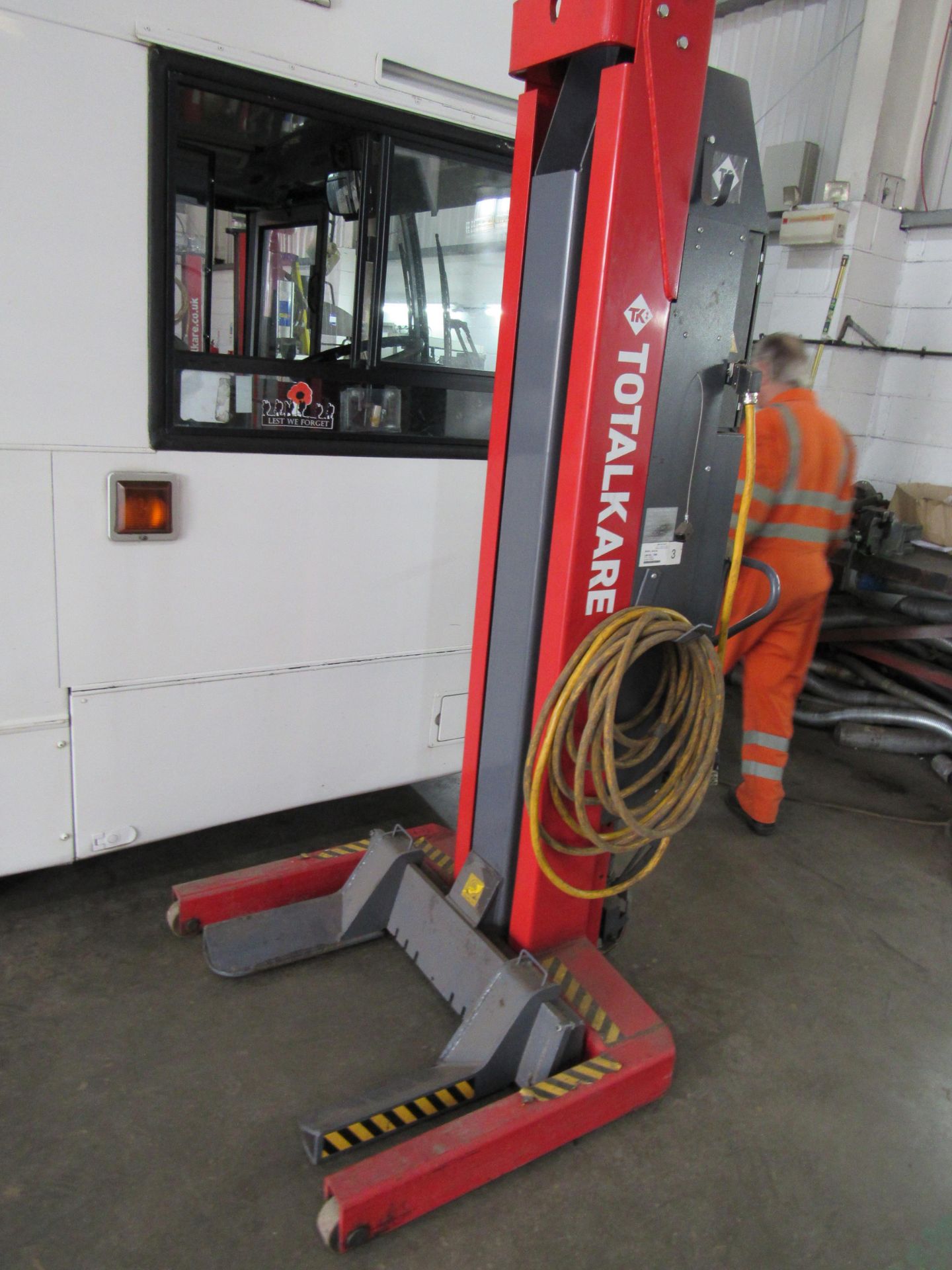 4 Totalkare T8AC 7500Kg Mobile Column Vehicle Lift, Year 2017, Serial Numbers 101757/4, 101757/1, - Image 5 of 11