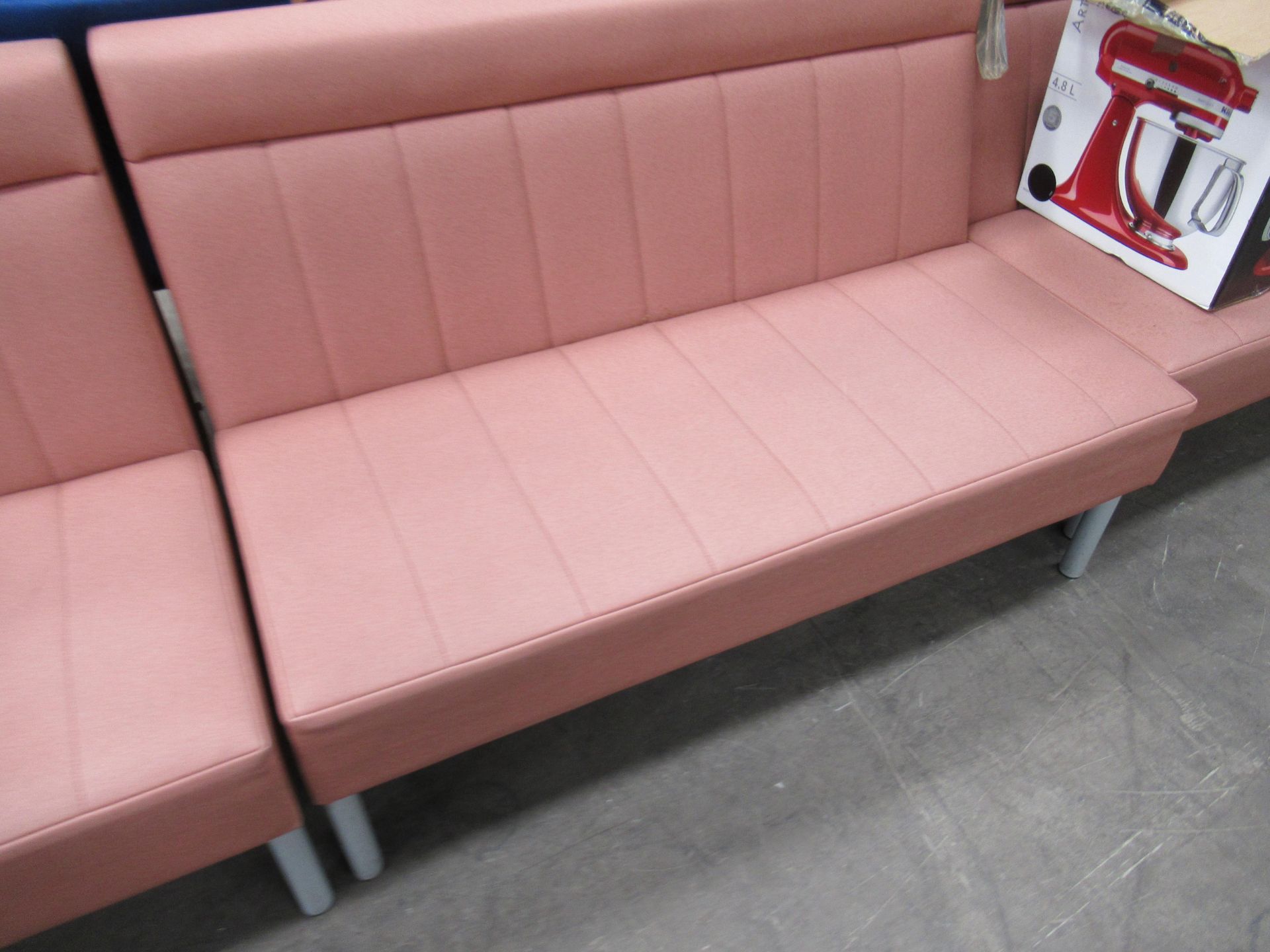 5x two seater cushioned bench units - Image 2 of 3