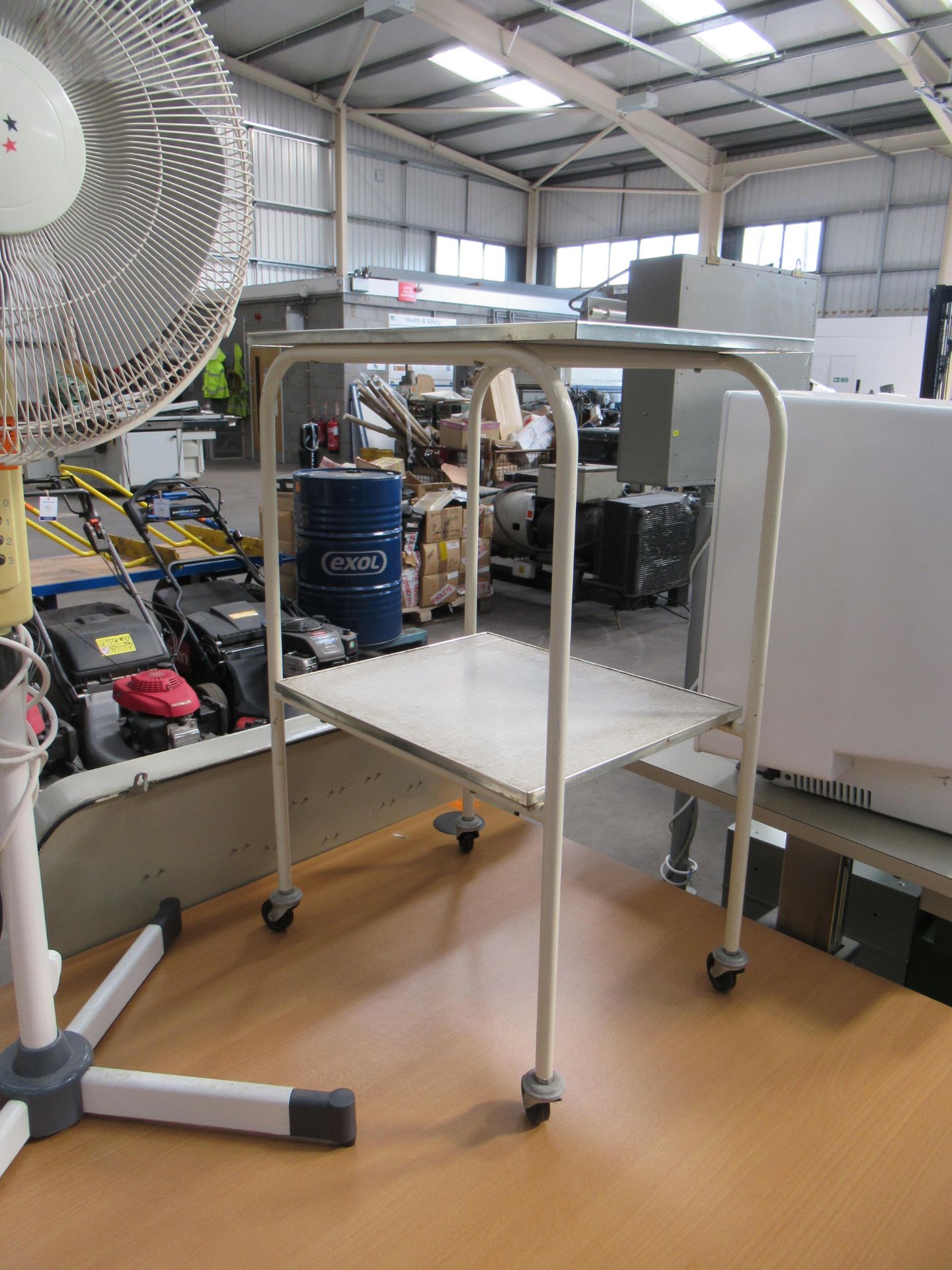 Corner left sided office desk, two fans and a mobile trolley. - Image 4 of 4