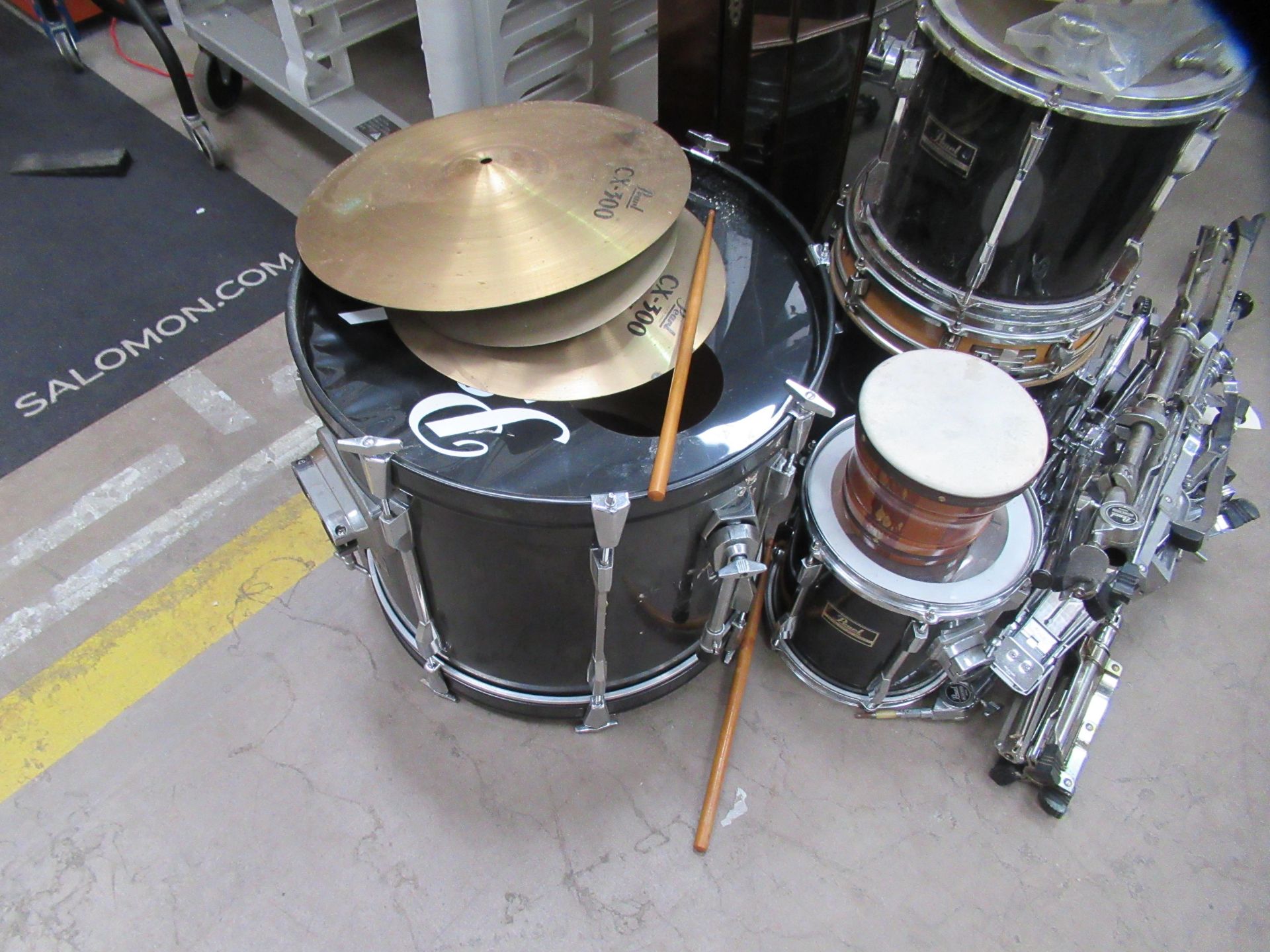 A pearl drum set together with music stand and tambourine - Image 2 of 3