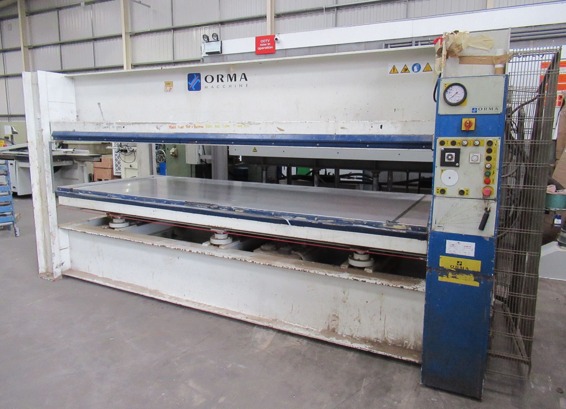 Orma type NPC6/120 veneer press, m/c no. 80270103, YOM 2003, 3 phase, weight- 4.5 tonne - Image 2 of 6