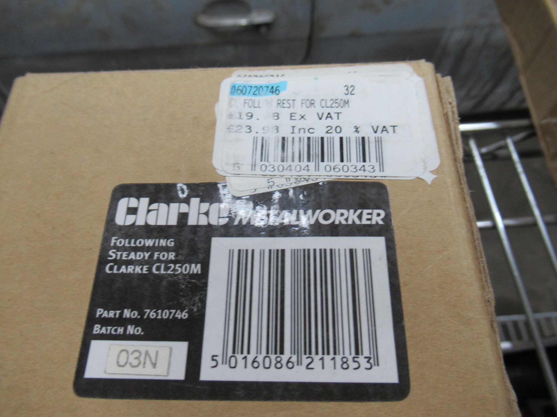 Clarke CL250M spares including mill chuck set, follow rest, face plate and fixed steady - Image 3 of 5