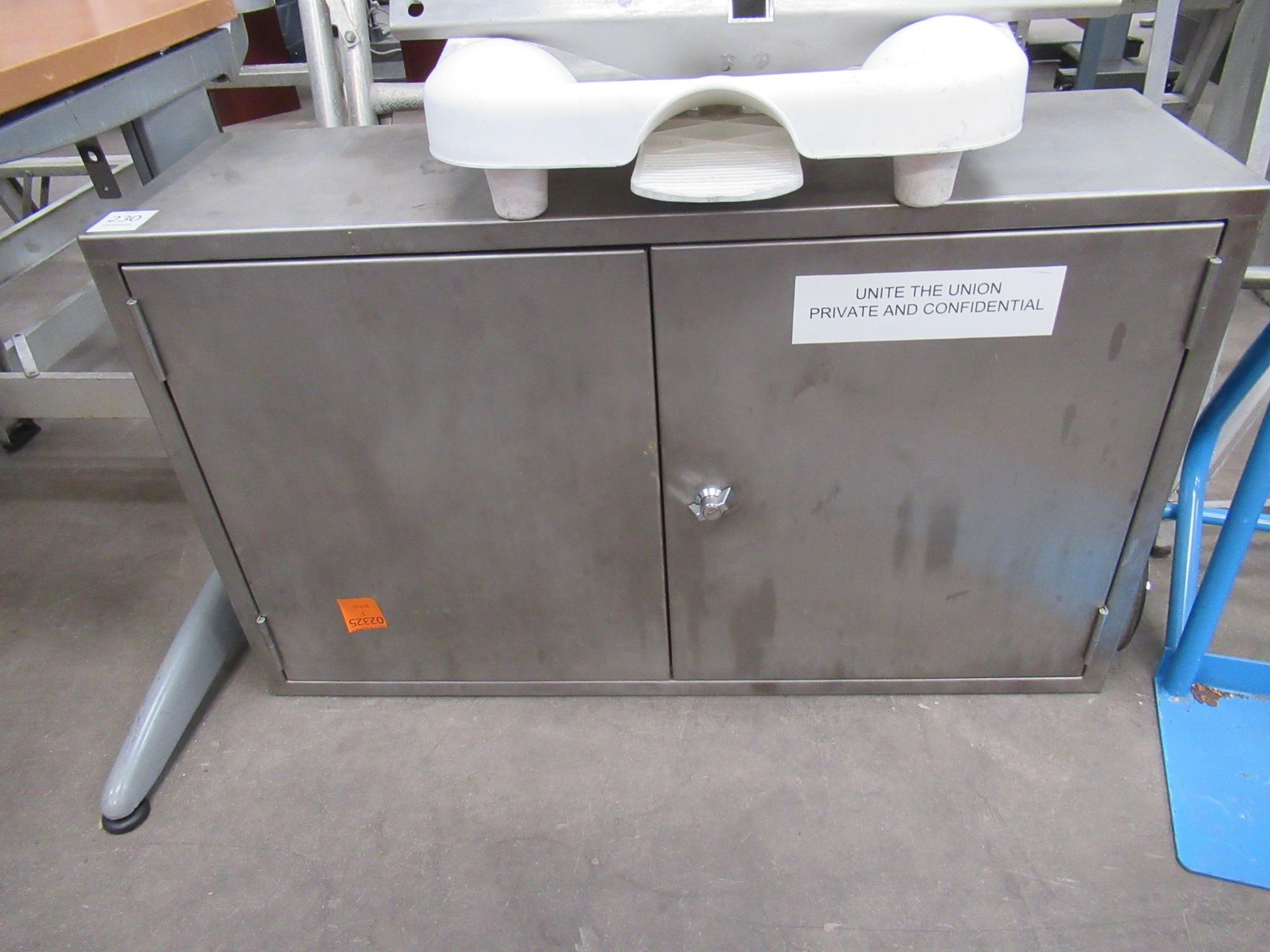 Mobile foot pedal bin, two door stainless steel cabinet etc - Image 3 of 4