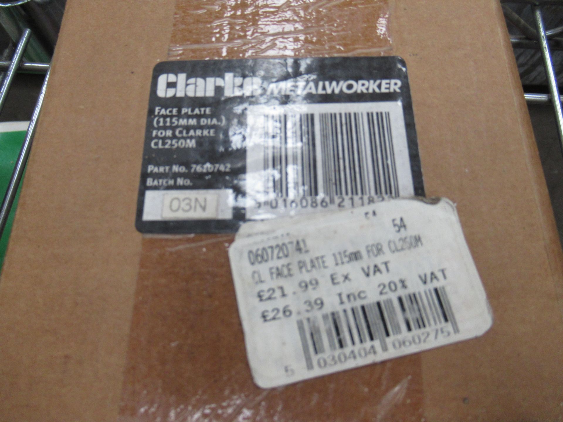 Clarke CL250M spares including mill chuck set, follow rest, face plate and fixed steady - Image 4 of 5