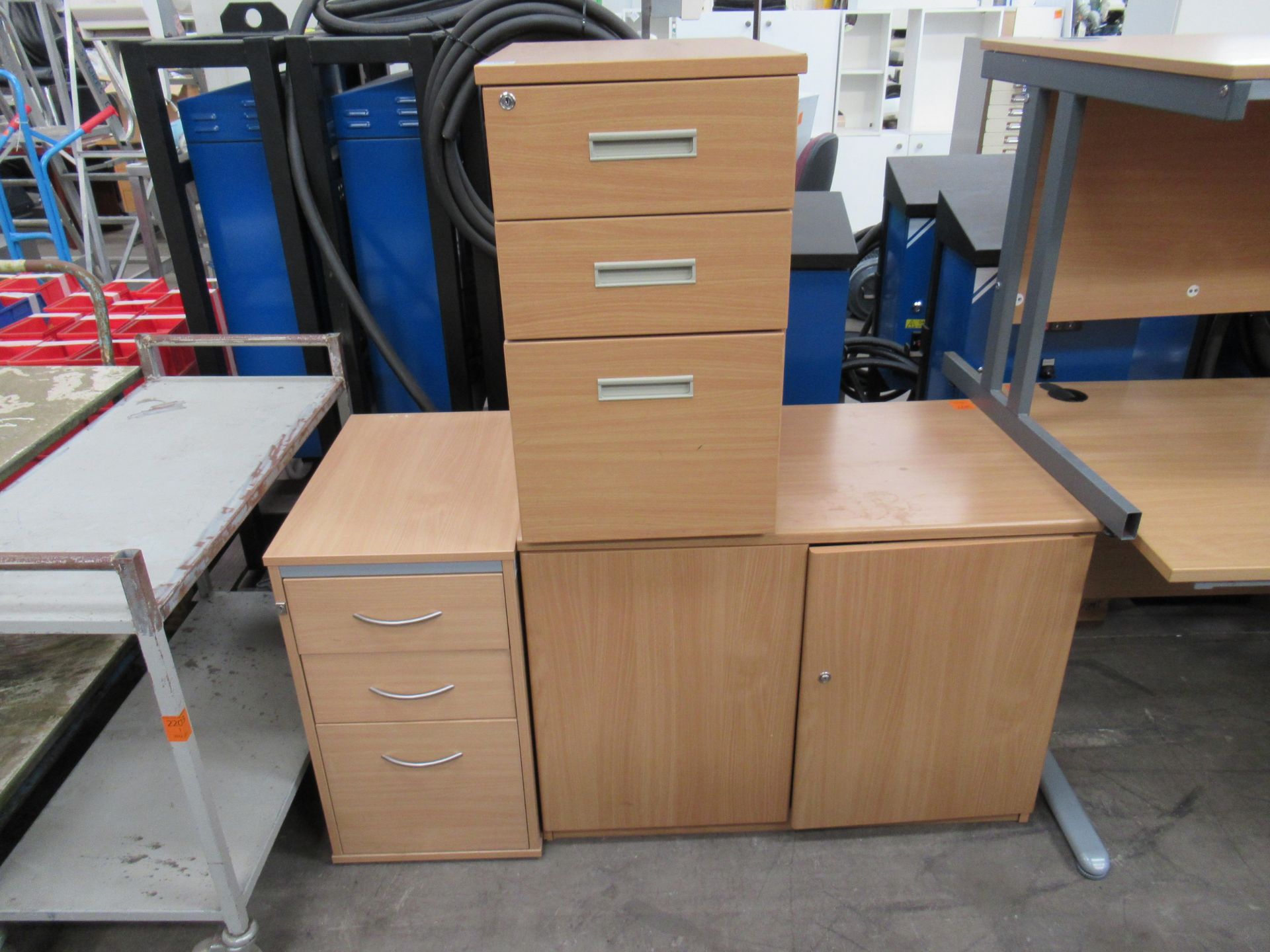2x left sided corner desks with 2x three drawer pedestals and a two door cabinet - Image 2 of 3