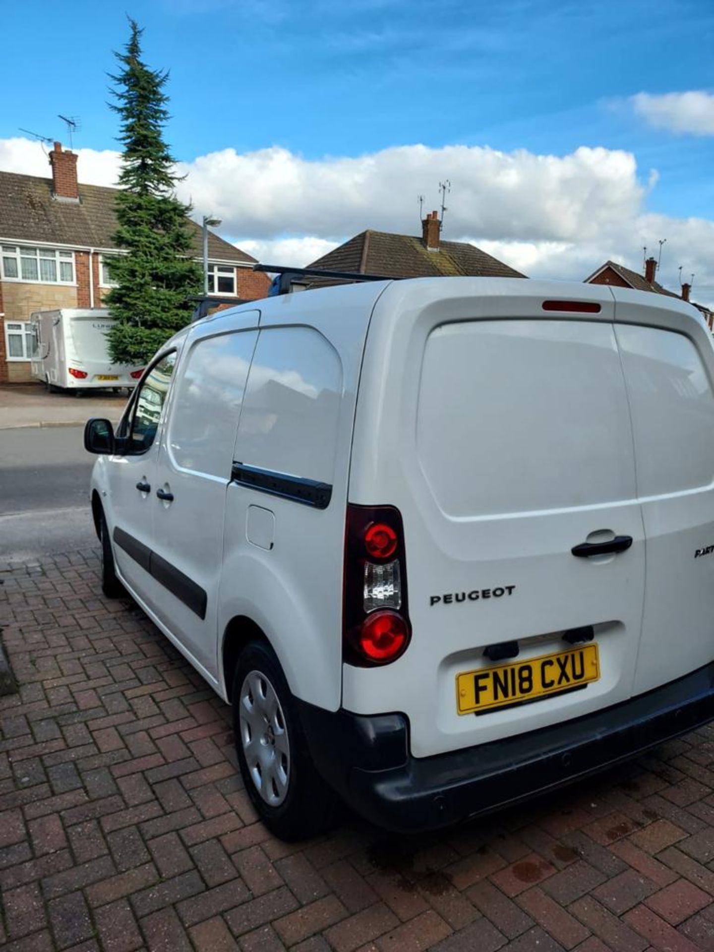 Peugeot Partner1.6 Blue HDI 75 Professional Van, registration FN18 CXU, first registered 14 March - Image 5 of 18