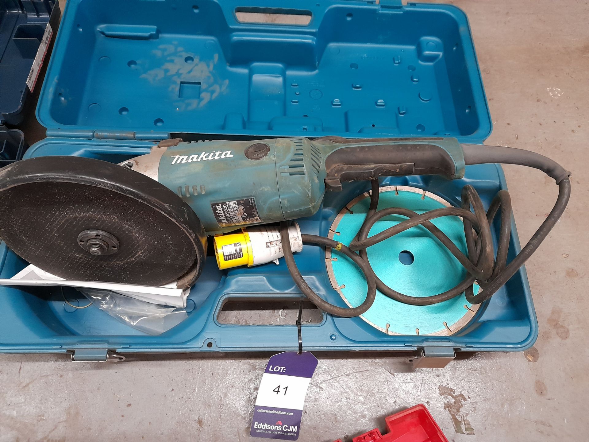 Makita GA9020 angle grinder, 110v