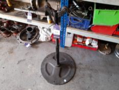 Pipe stand with rollers