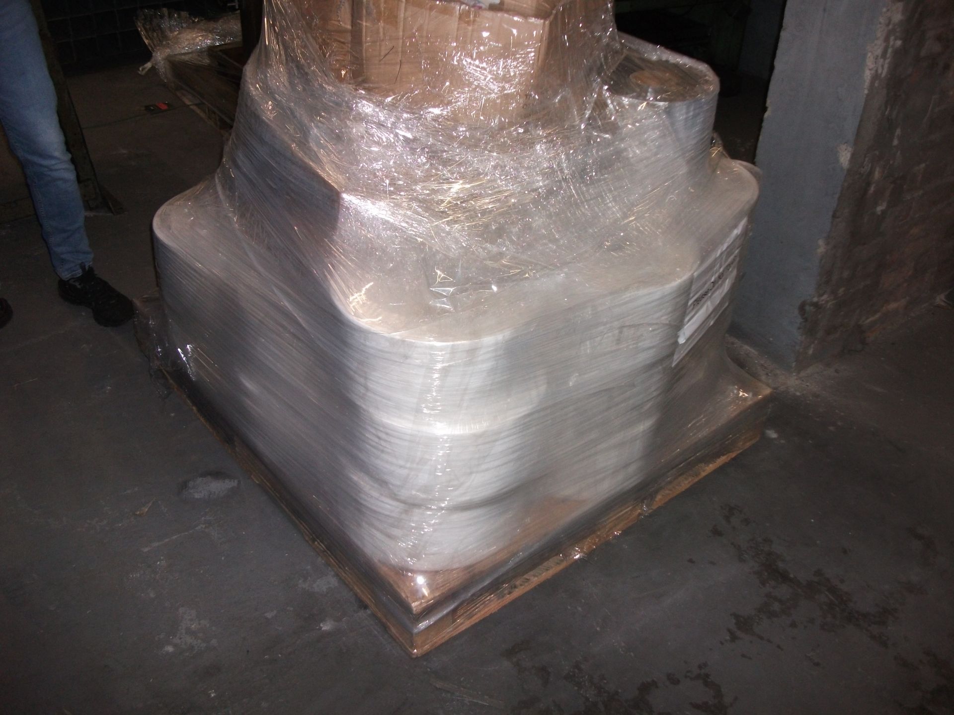 Quantity of gauze/muslin to pallet - Image 3 of 3