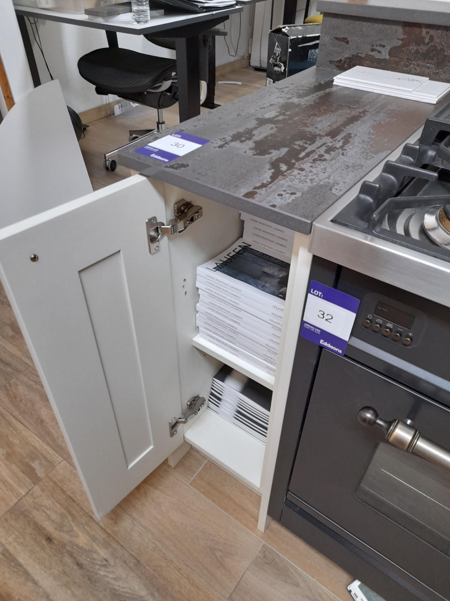 Bespoke ‘L shaped’ shaker kitchen, with Dekton tri - Image 5 of 7