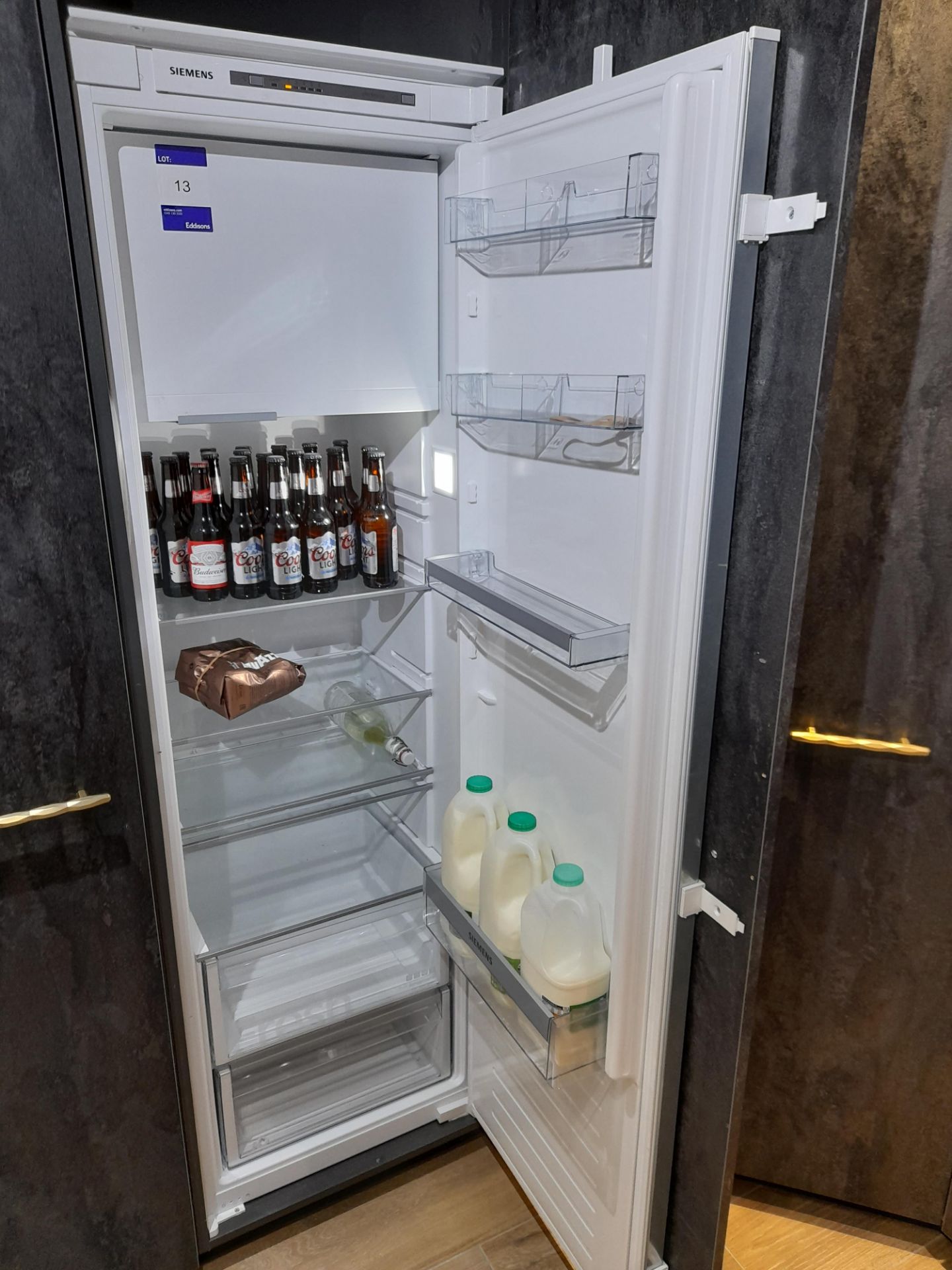 Siemens K182LVS30G/02 integrated fridge freezer. I - Image 2 of 5