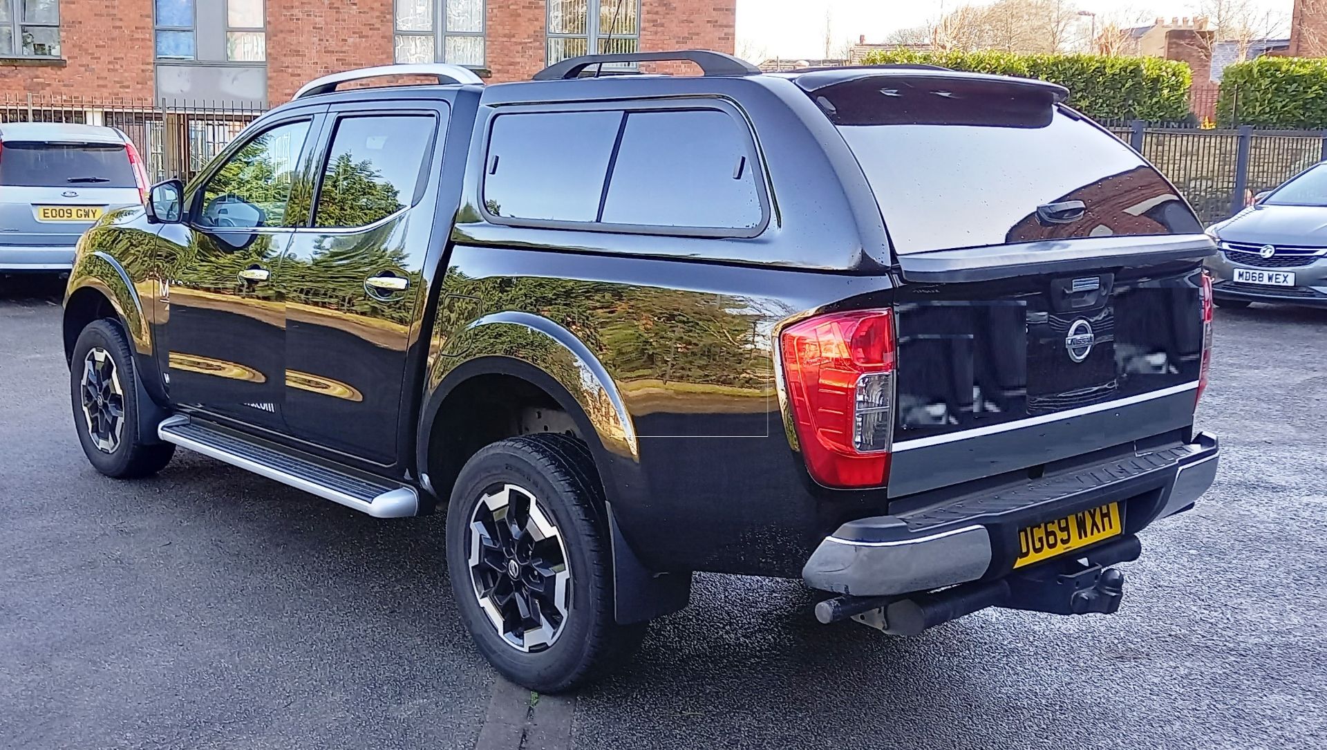 Nissan Navara Tekna 2.3 dCi 190 TT 4WD Auto Double - Image 4 of 13