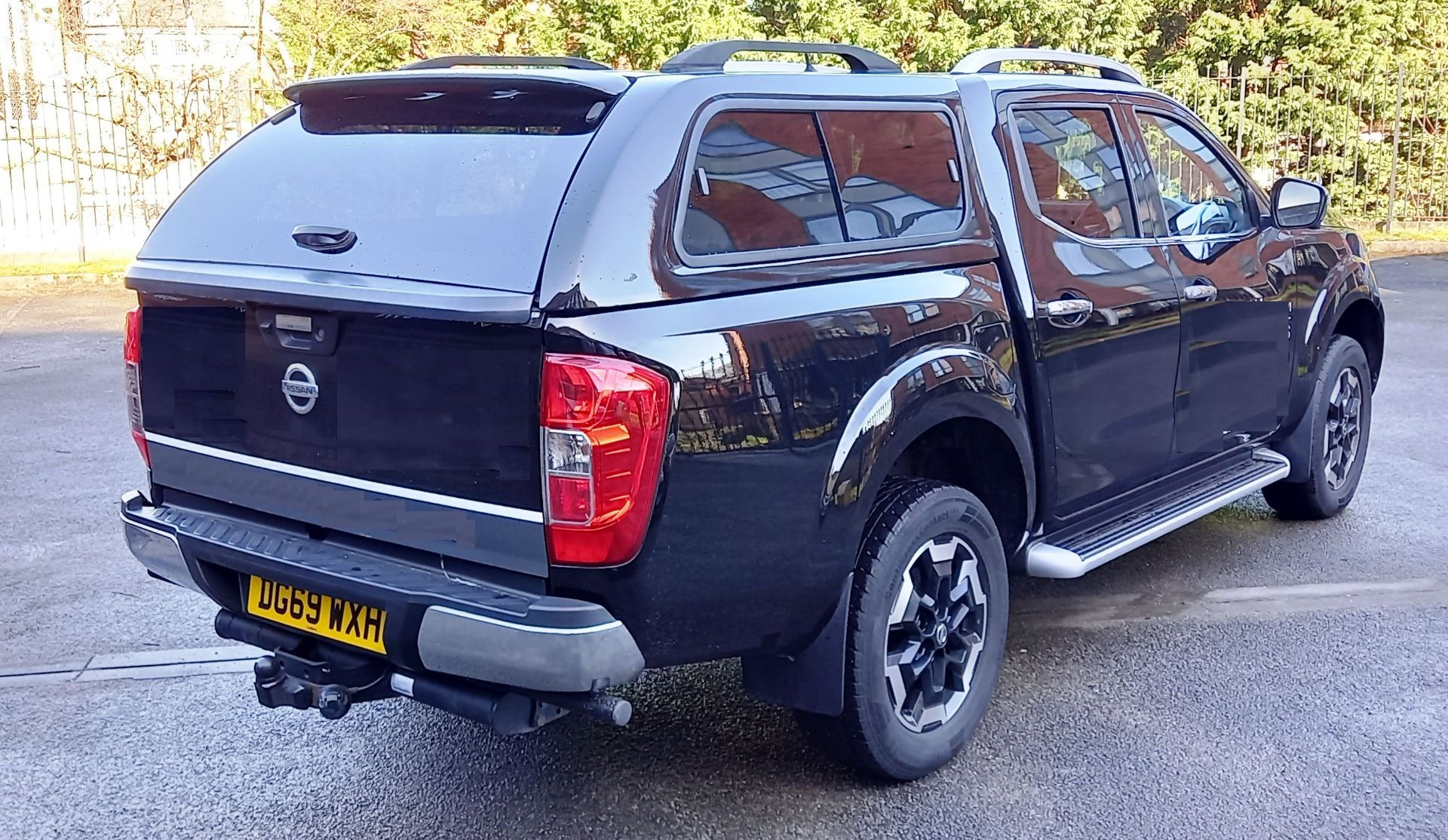 Nissan Navara Tekna 2.3 dCi 190 TT 4WD Auto Double - Image 5 of 13