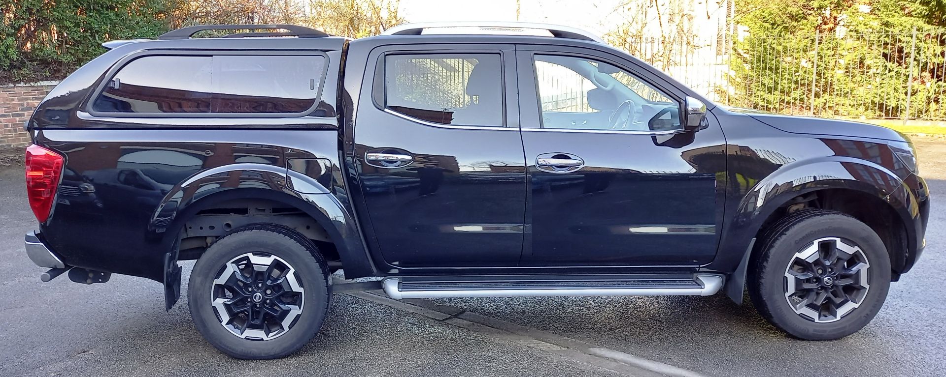 Nissan Navara Tekna 2.3 dCi 190 TT 4WD Auto Double - Image 6 of 13