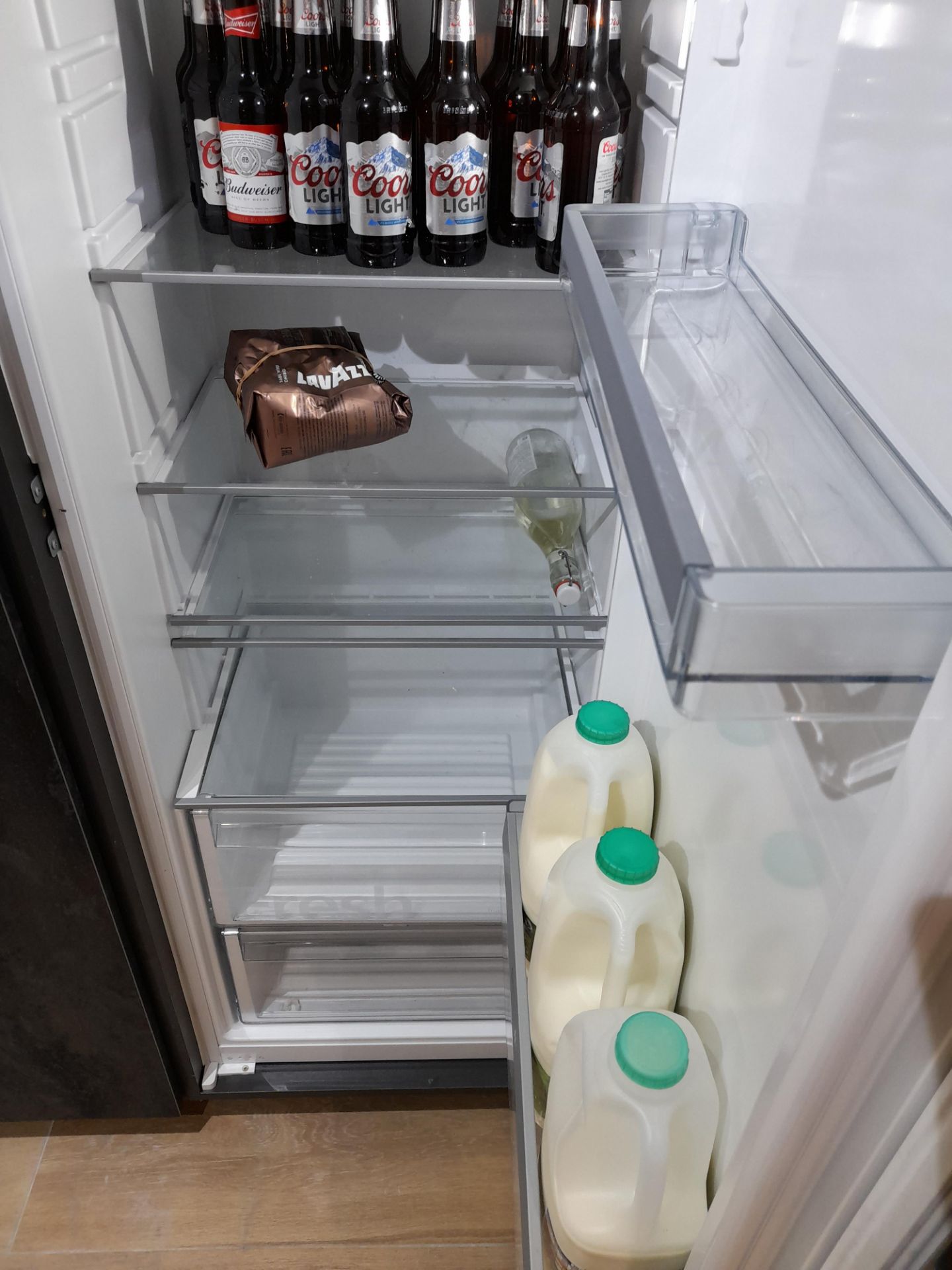 Siemens K182LVS30G/02 integrated fridge freezer. I - Image 4 of 5