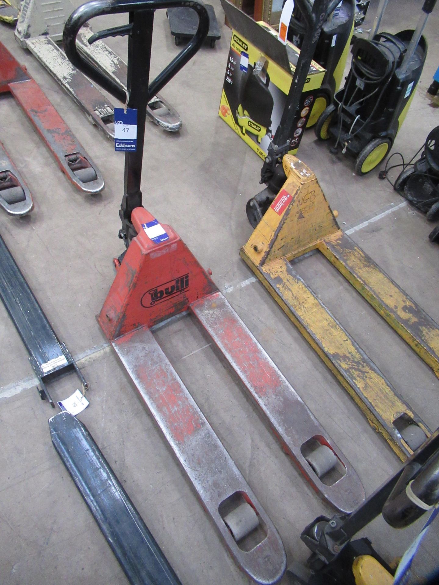 Bulli pallet truck capacity 2 tonne